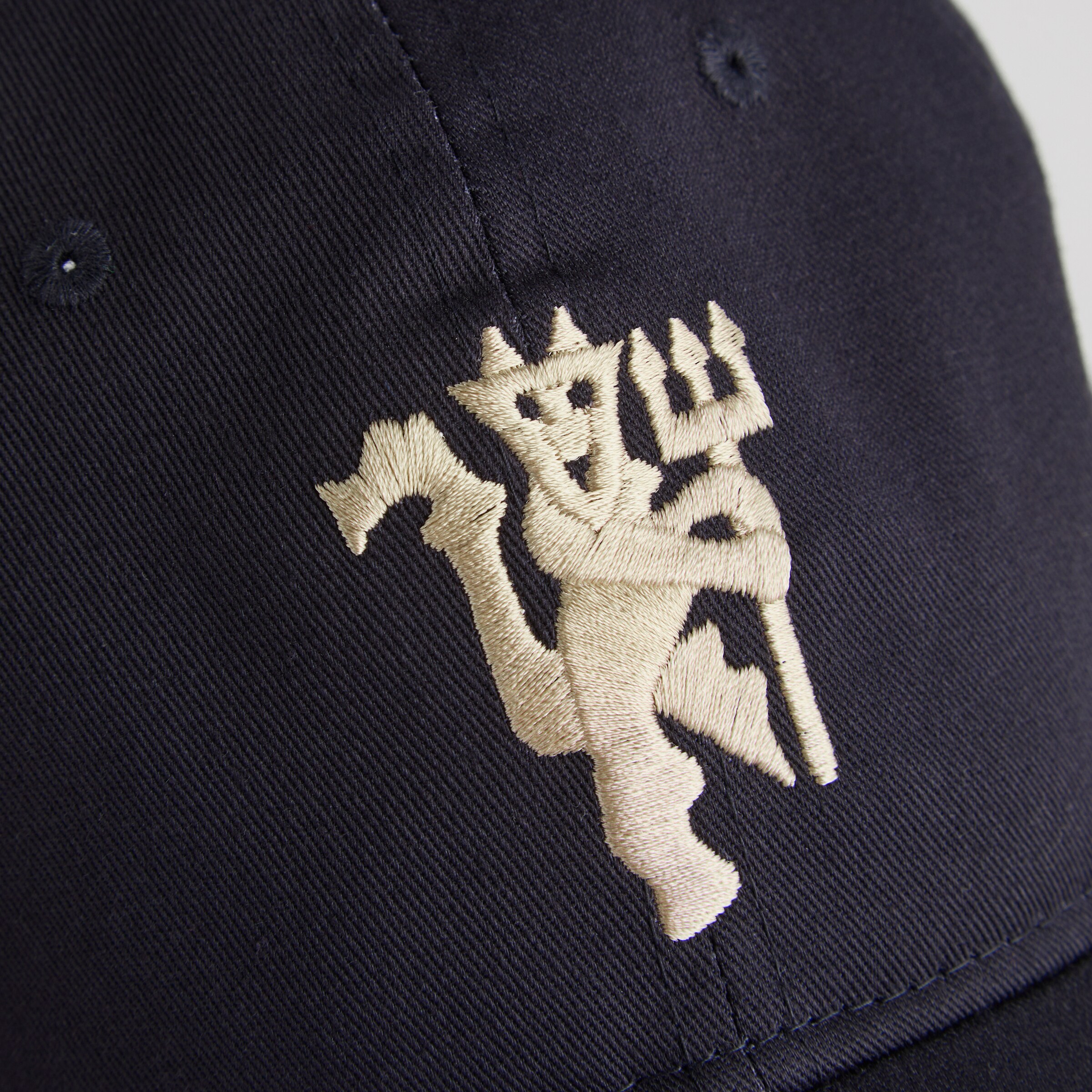 Manchester United x New Era MUFC Devil Cap Navy Navy blue Detail [5-5]