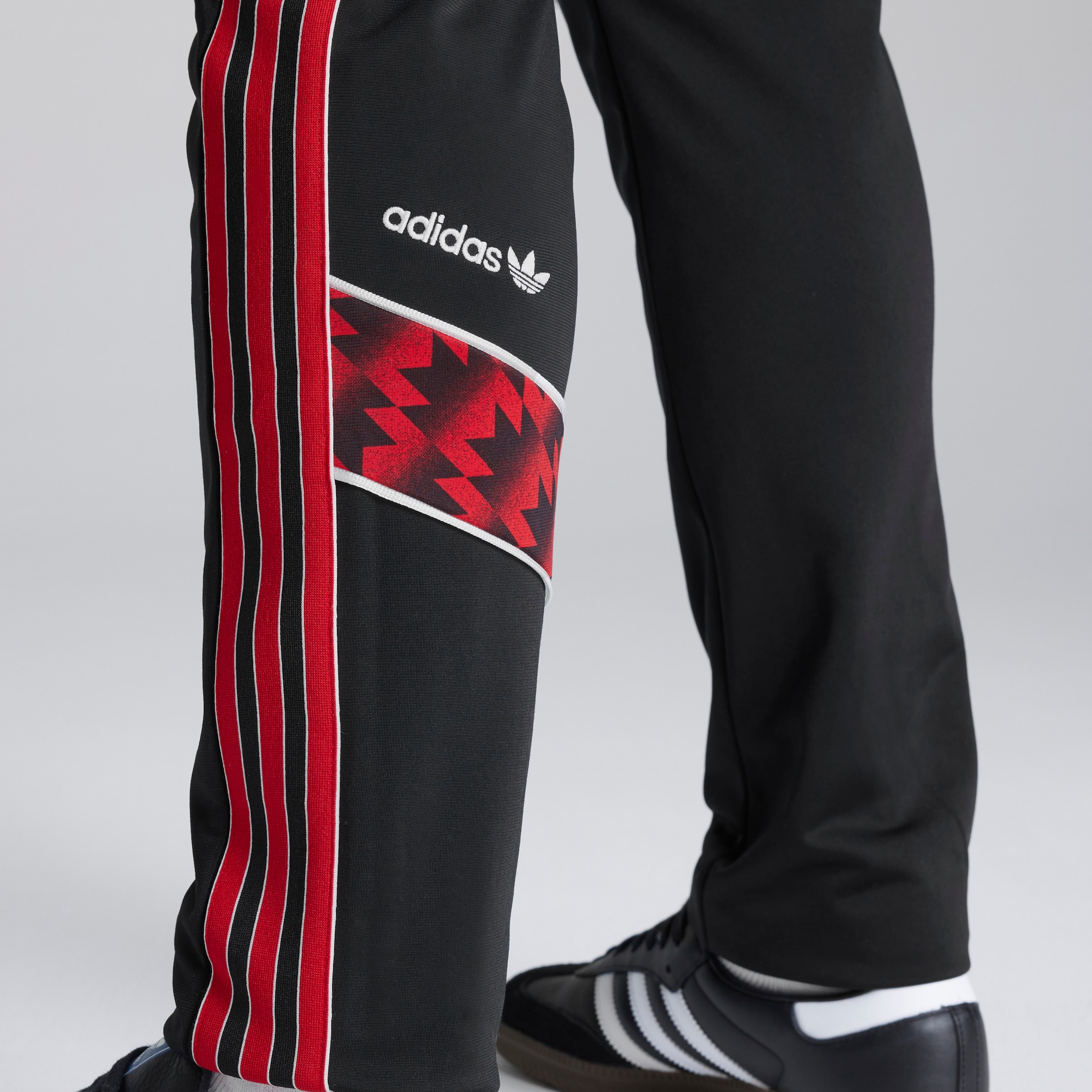 マンユー☆アディダス☆Manchester United '91 Track Pants adidas Manchester United 1991 Track Pant | SOCCER.COM