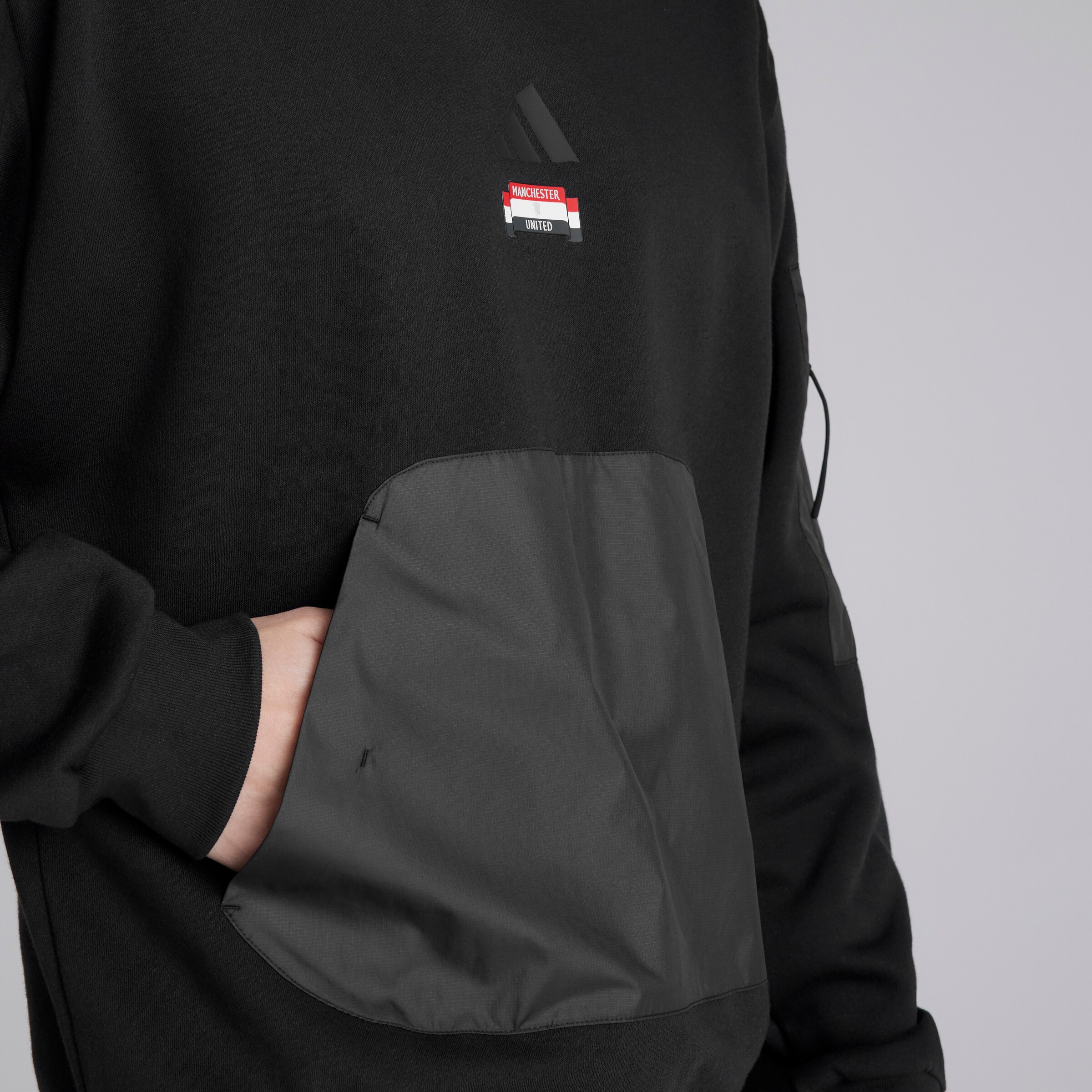 Manchester United x adidas City Escape Fleece Hoodie Black Black Detail [4-5]