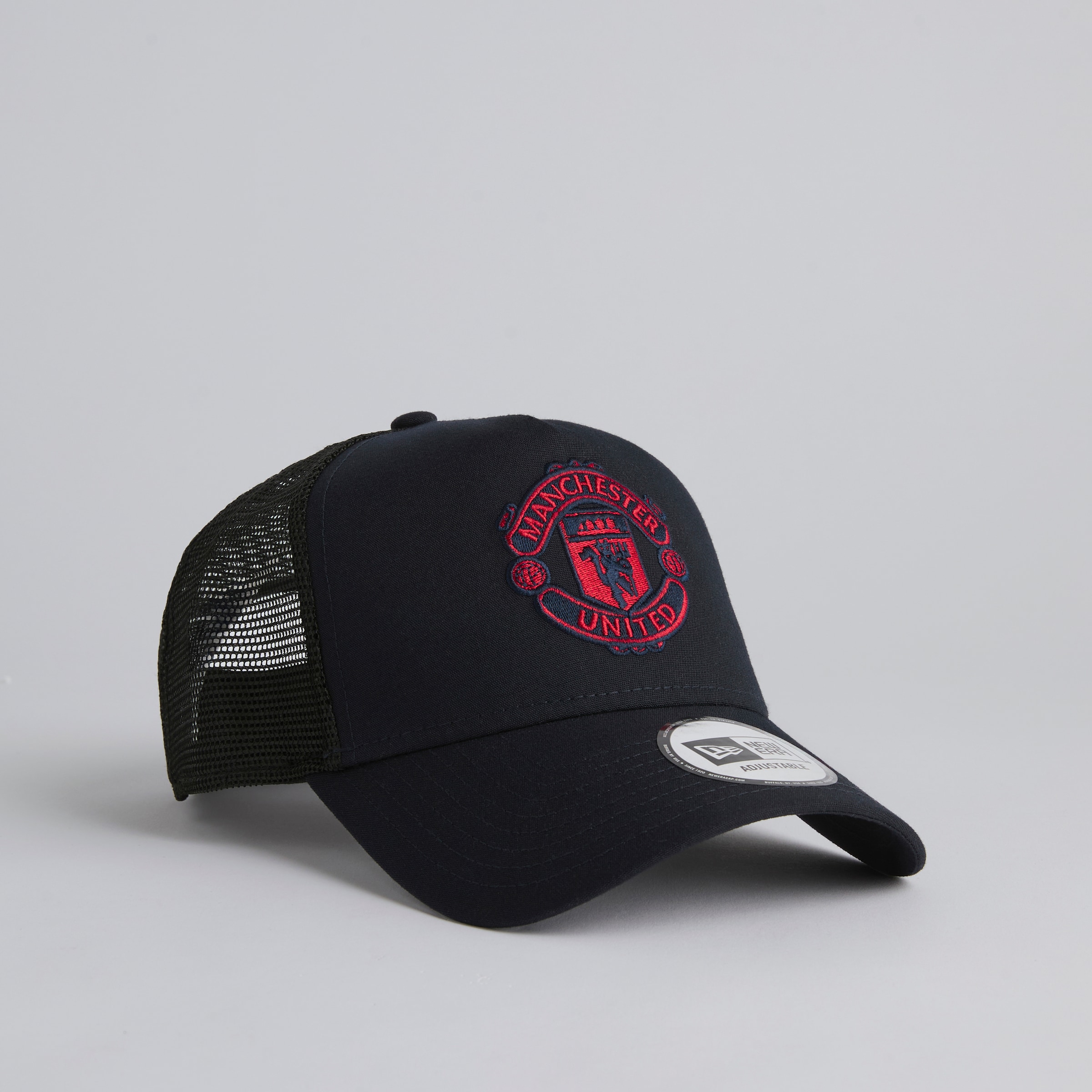 Manchester United x New Era Seasonal Trucker Cap Black Noir Détail [3-5]
