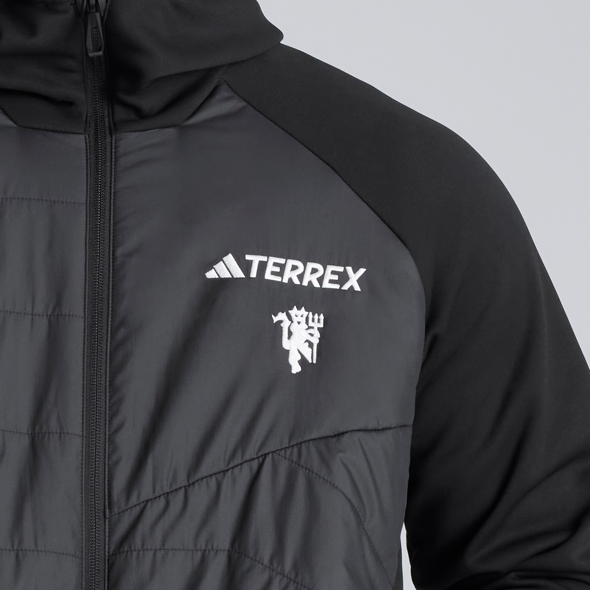 Manchester United x adidas Terrex CLIMAWARM Hybrid Jacket Black Black Detail [4-6]