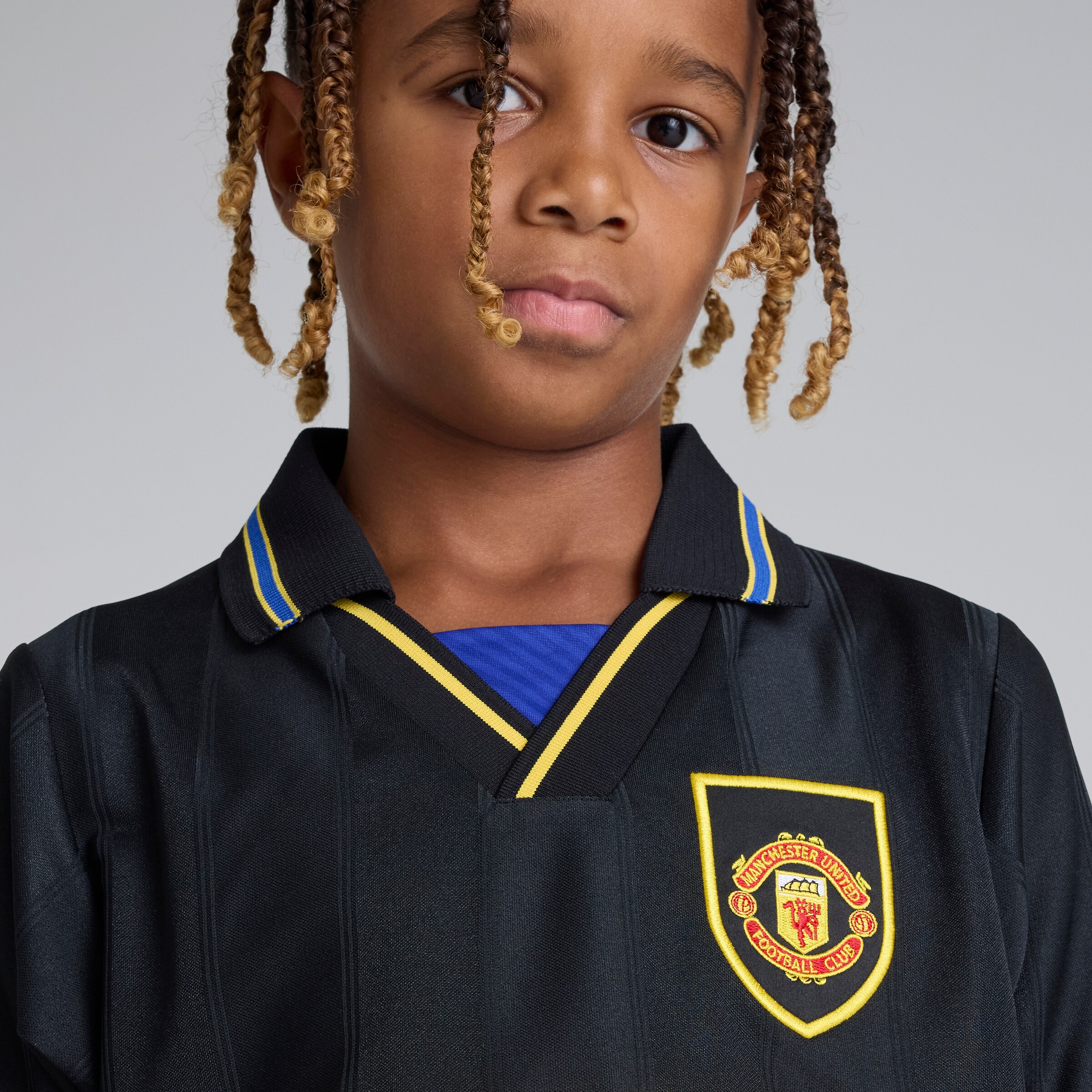 Manchester United Kids 1993-95 Away Shirt Black Black Detail [5-5]