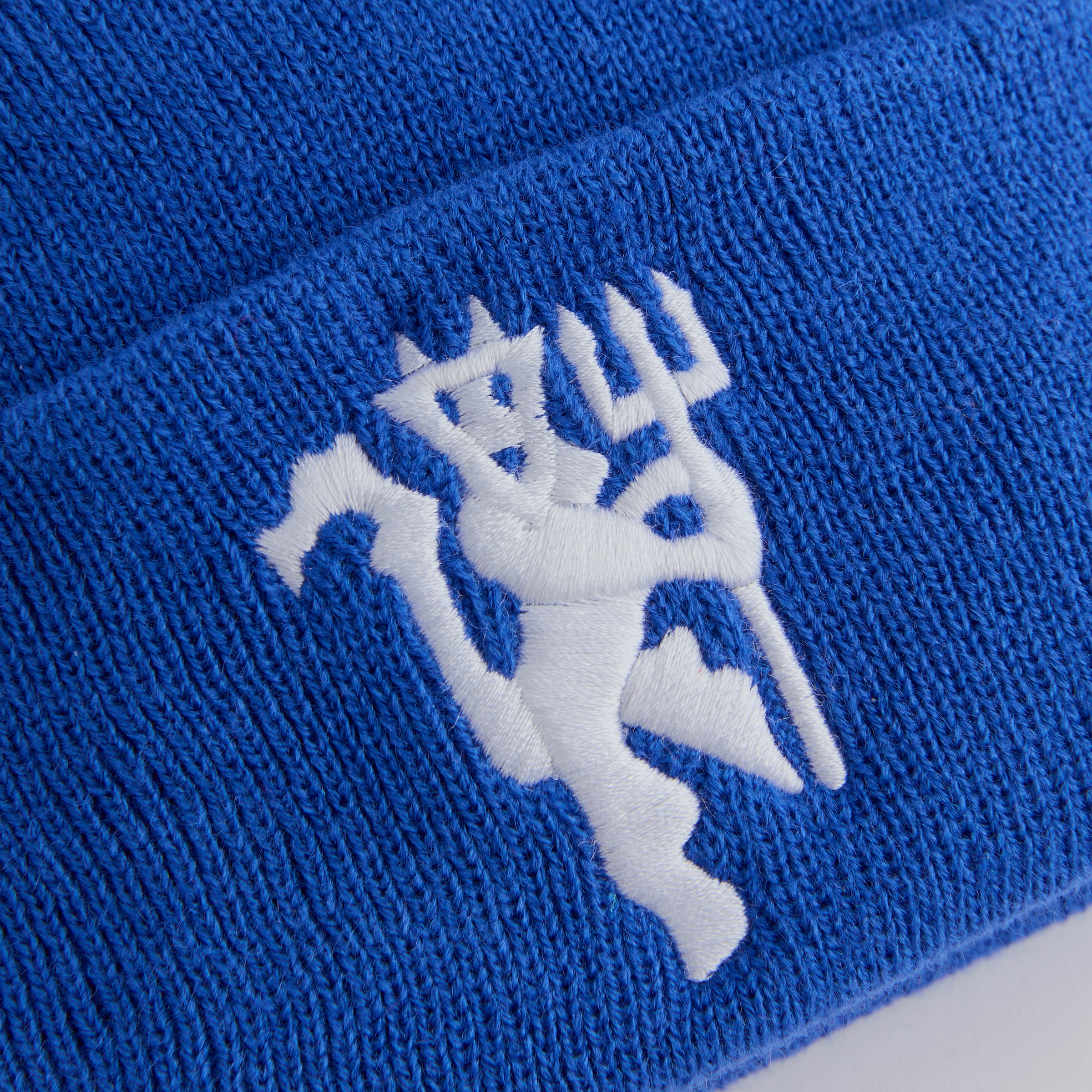 Manchester United x New Era Devil Cuff Beanie Blue Blue Detail [3-4]