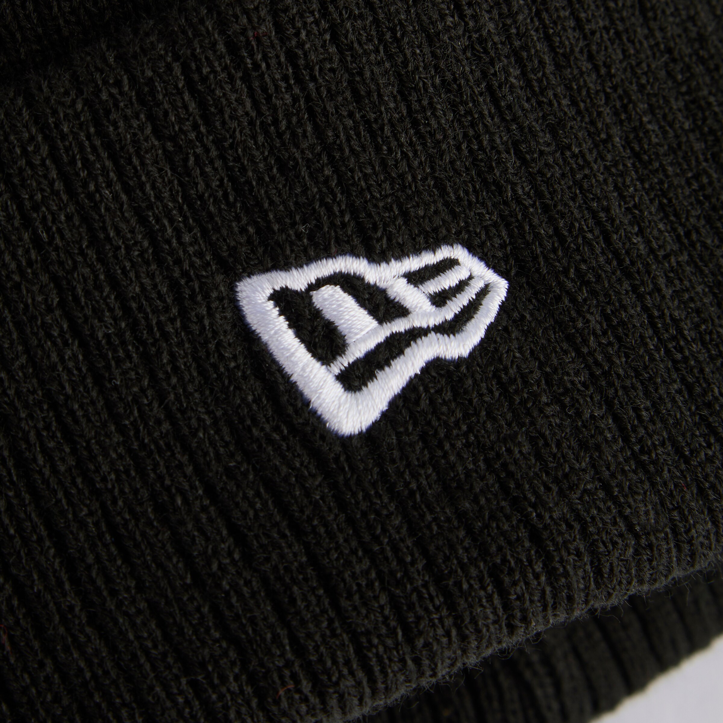 Manchester United x New Era MUFC Applique Beanie Black Black Detail [4-4]