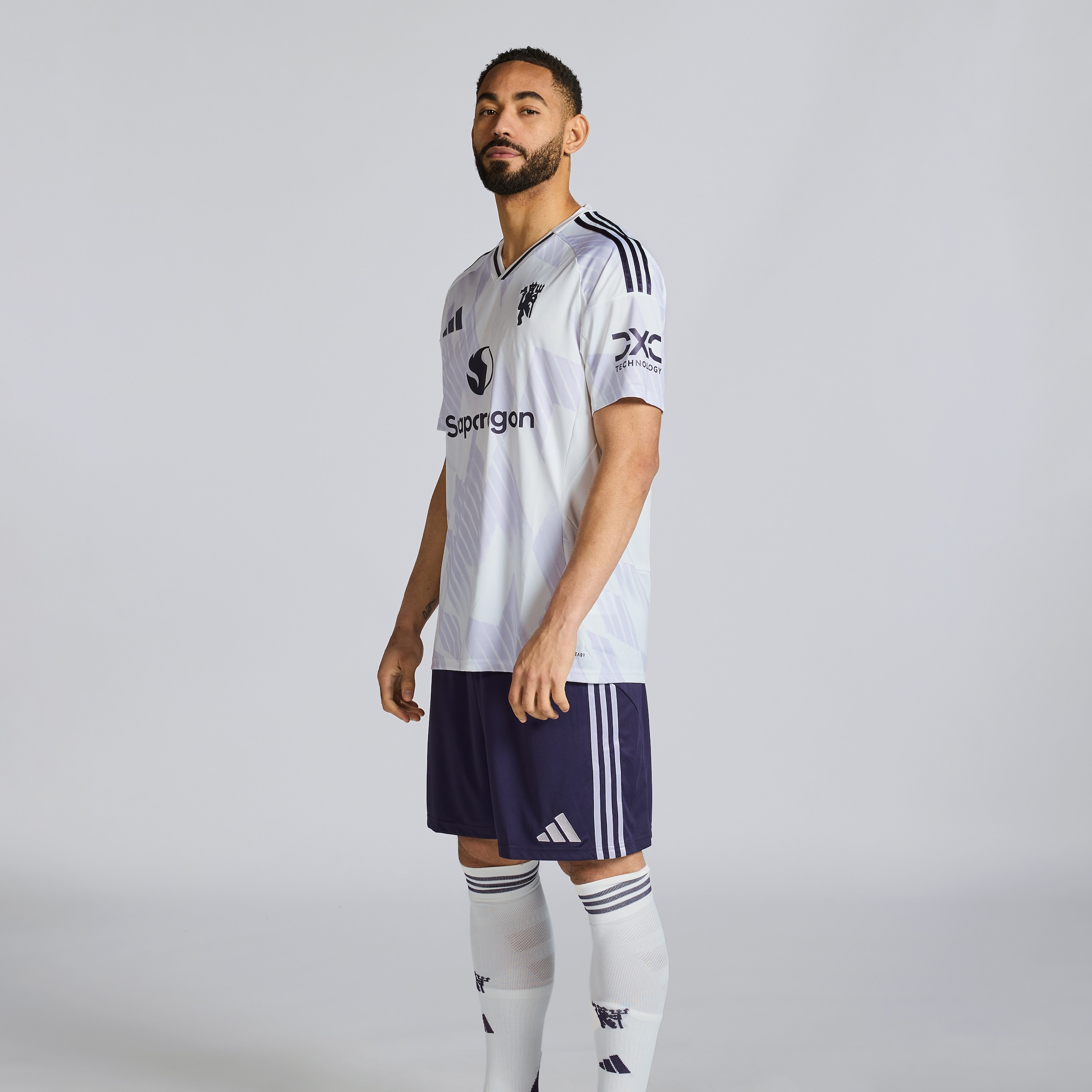 Manchester United 25/26 Away Jersey with Cunha 10 Club Printing White Detail [3-5]