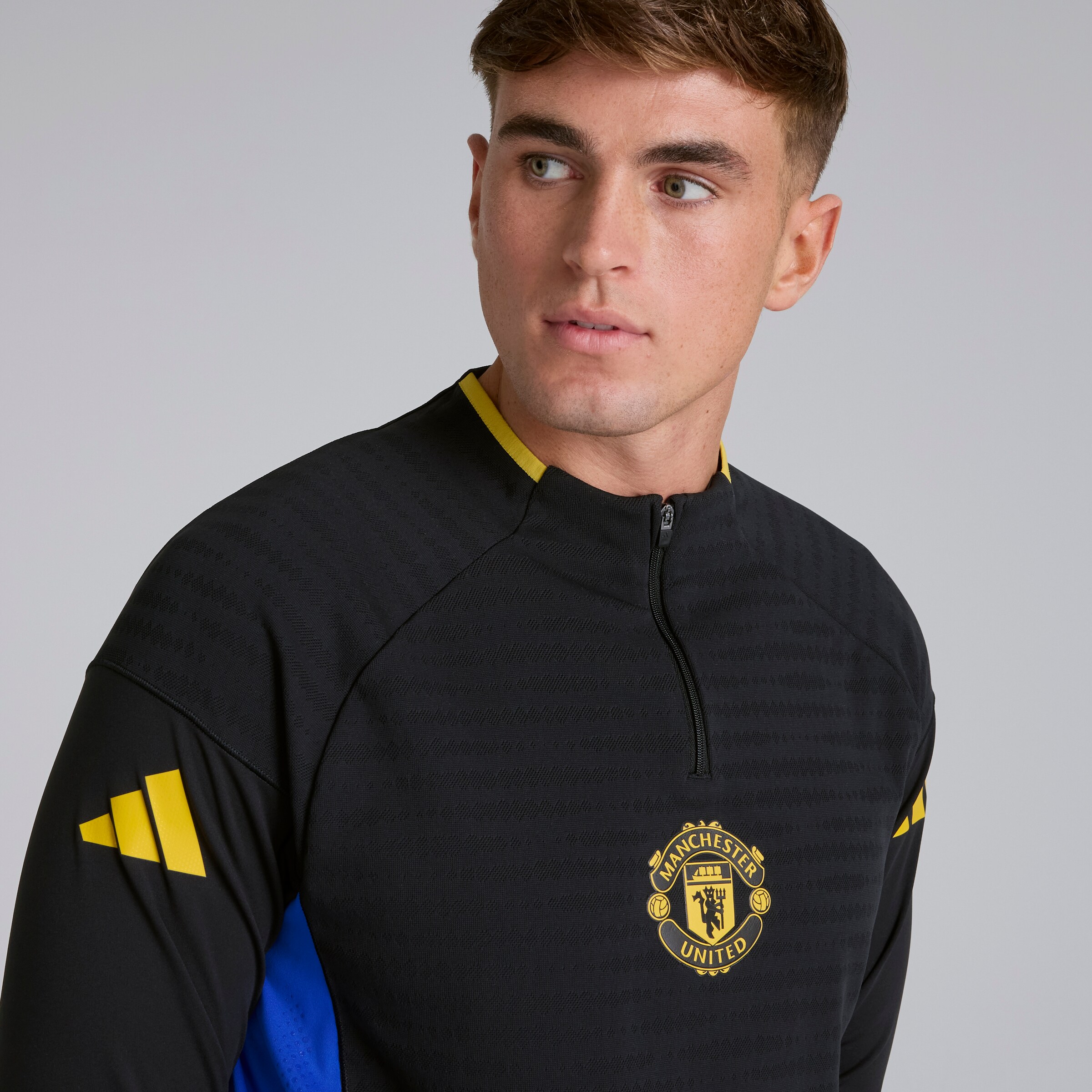 Manchester United Tiro 25 Pro Training Top Black Detail [4-5]