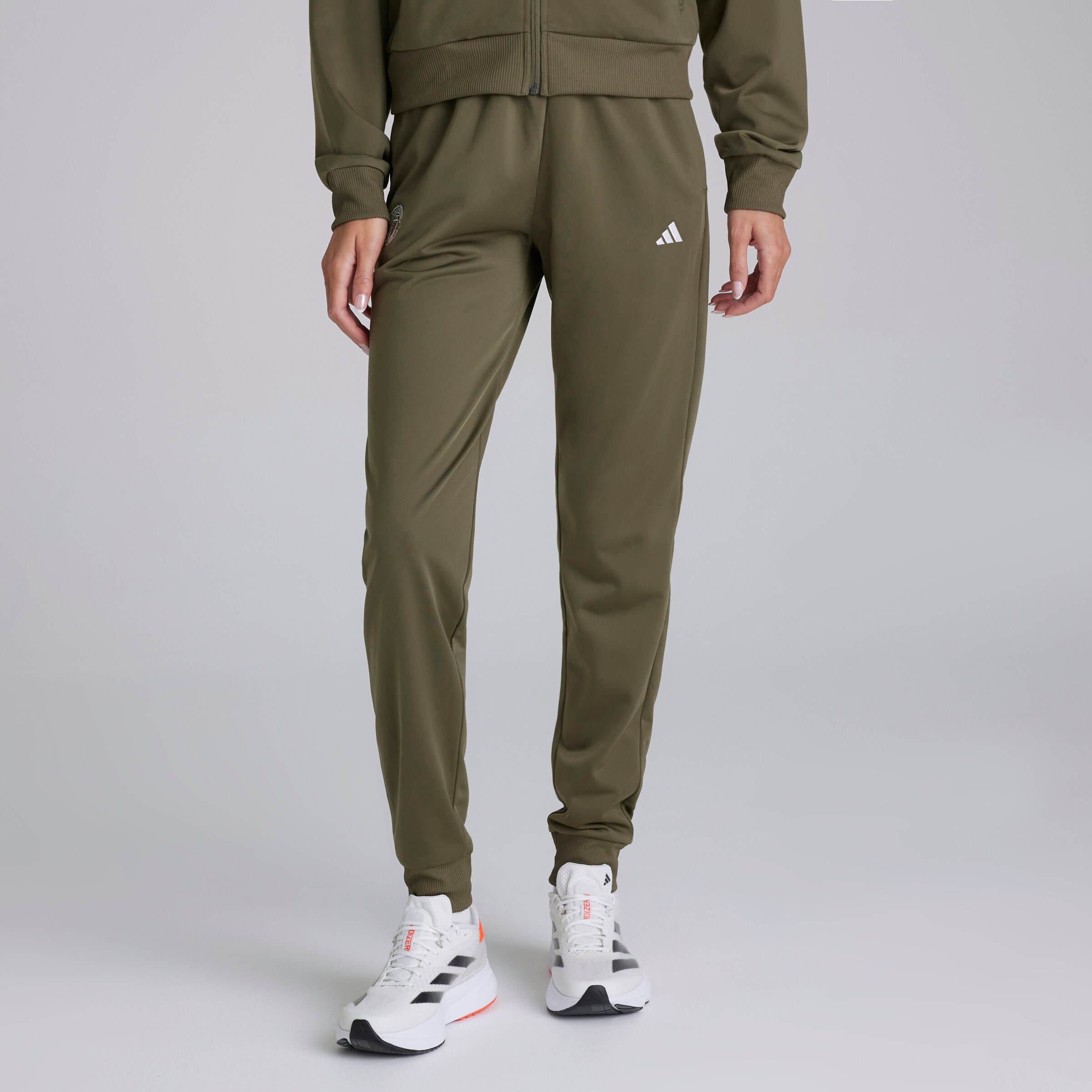 Manchester United x adidas Womens Essentials Feelcozy Tracksuit Green Green Detail [4-5]