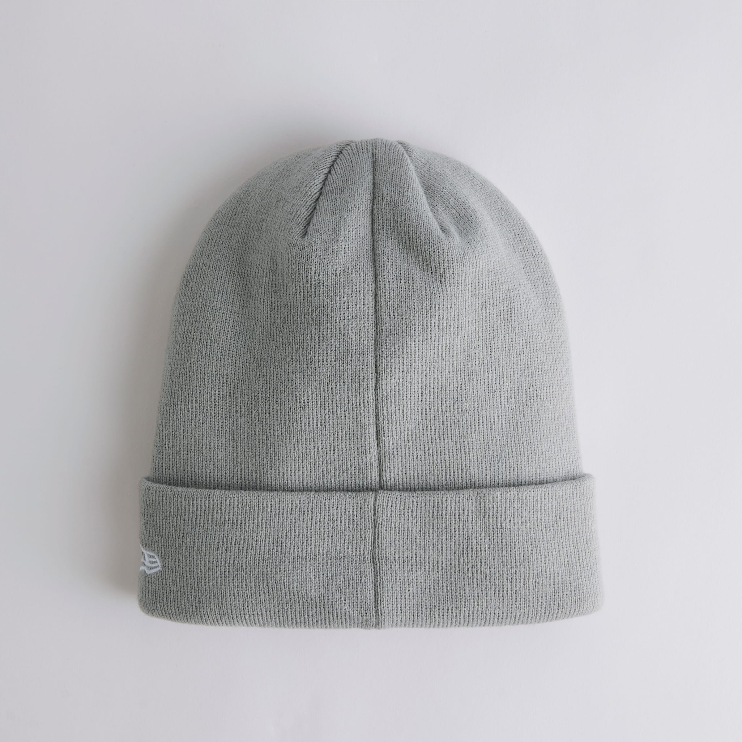 Manchester United x New Era Iridescent Cuff Beanie Grey Grey Detail [2-4]