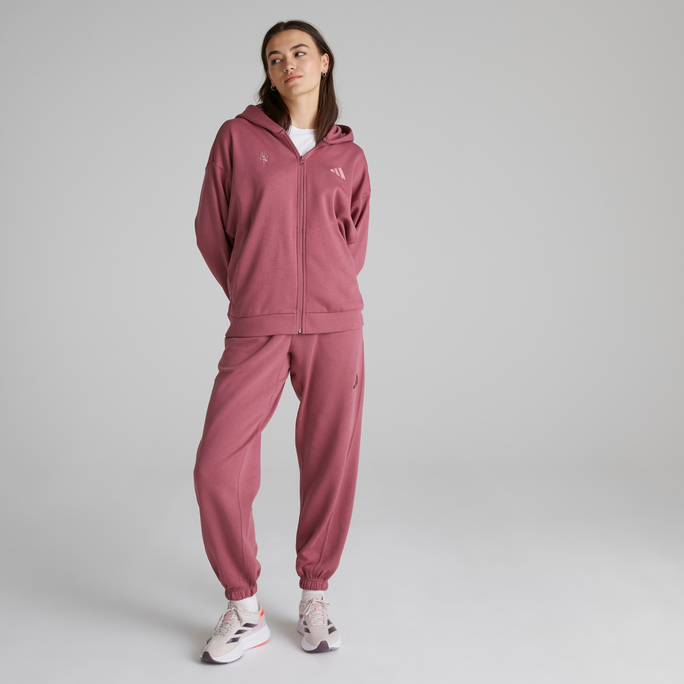 Manchester United x adidas Womens ALL SZN Fleece Loose Fit Joggers Burgundy Rouge Détail [3-5]