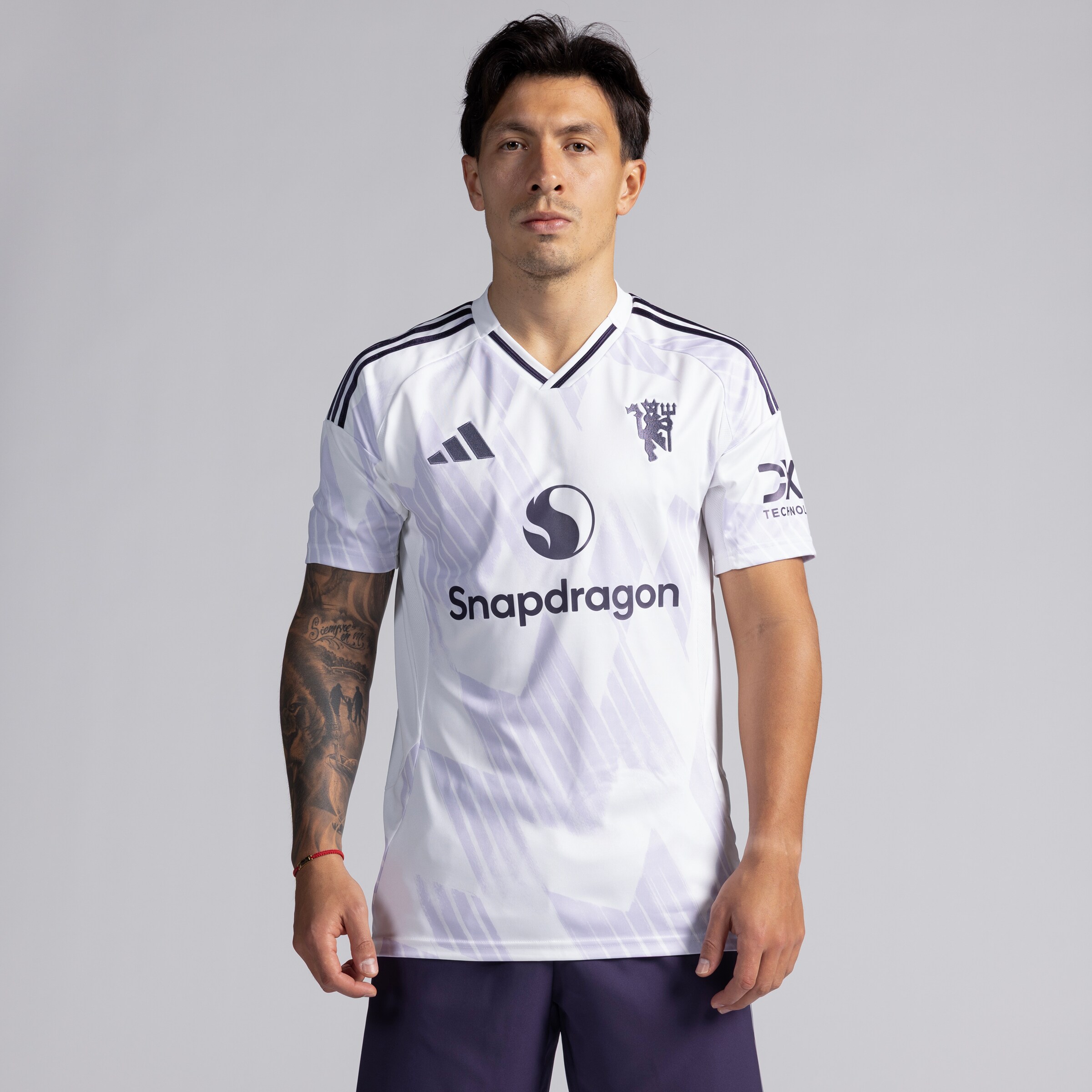 Manchester United 25/26 Home Jersey with Martinez 6 EPL Printing & Badge Blanc Détail [2-5]