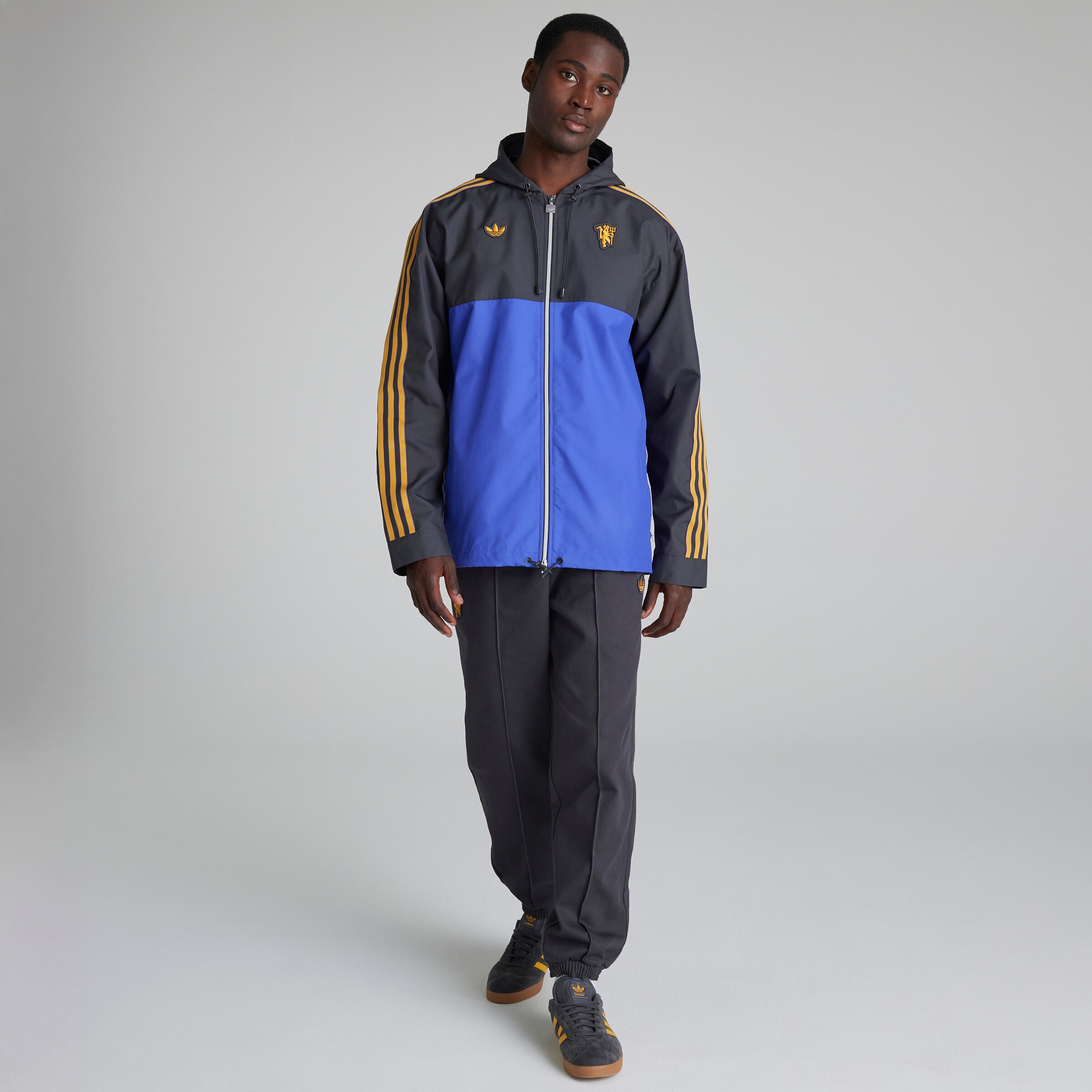 Manchester United Terrace Icons Parka Black Detail [3-6]