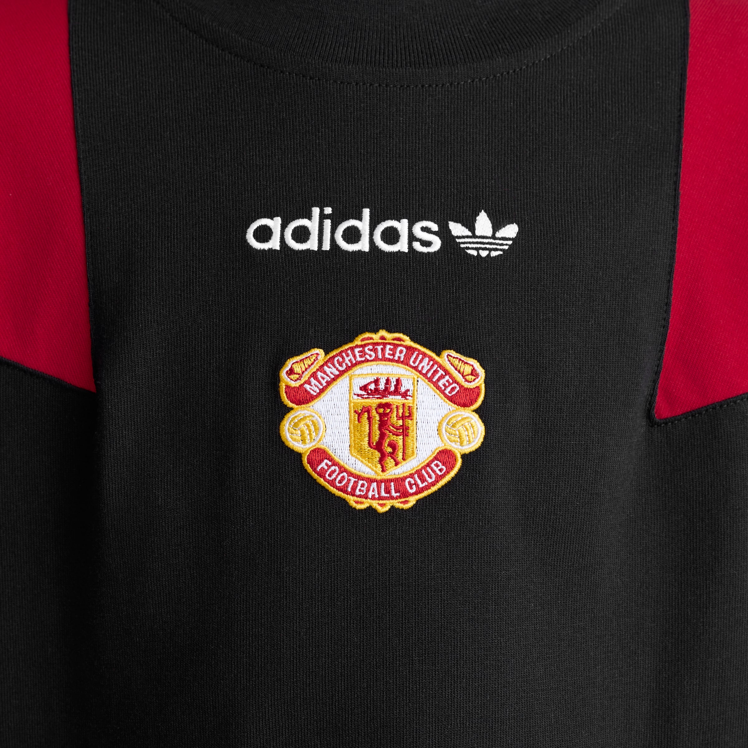 Manchester United x adidas Kids EQT T-Shirt Black Black Detail [4-5]