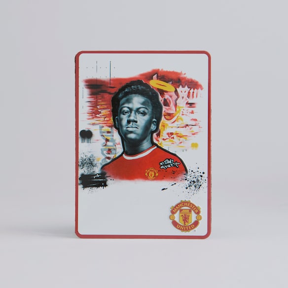 Manchester United Graffiti Mainoo Magnet White Blanco