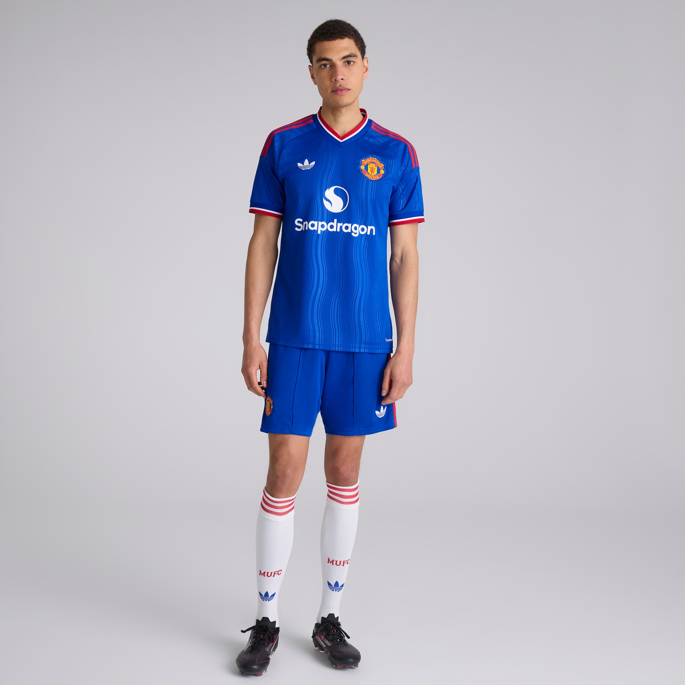 Manchester United 26/27 Away Jersey with Mbeumo 19 EPL Printing & Badge 蓝色 细节 [4-6]