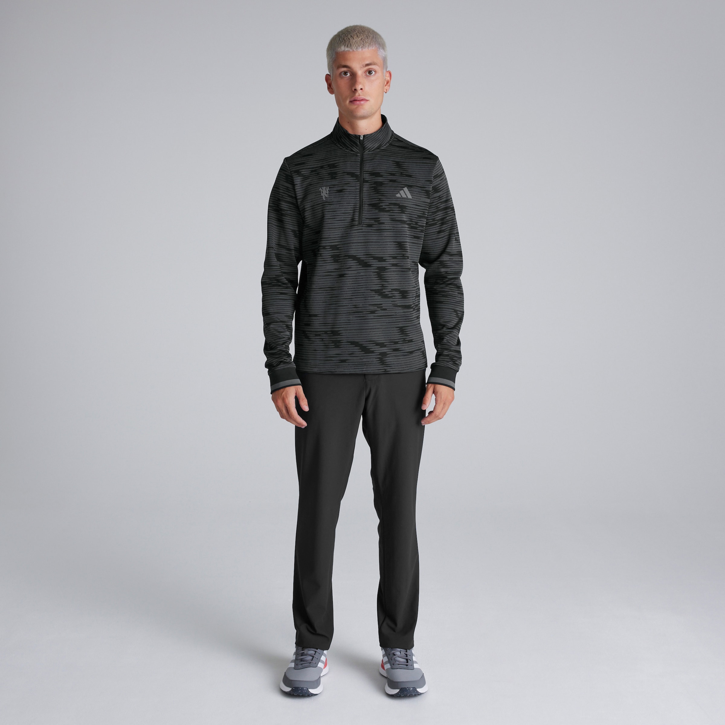 Manchester United x adidas Mens Golf Ultimate365 Linear Stripe 1/4 Zip Sweatshirt Grey Détail [3-5]