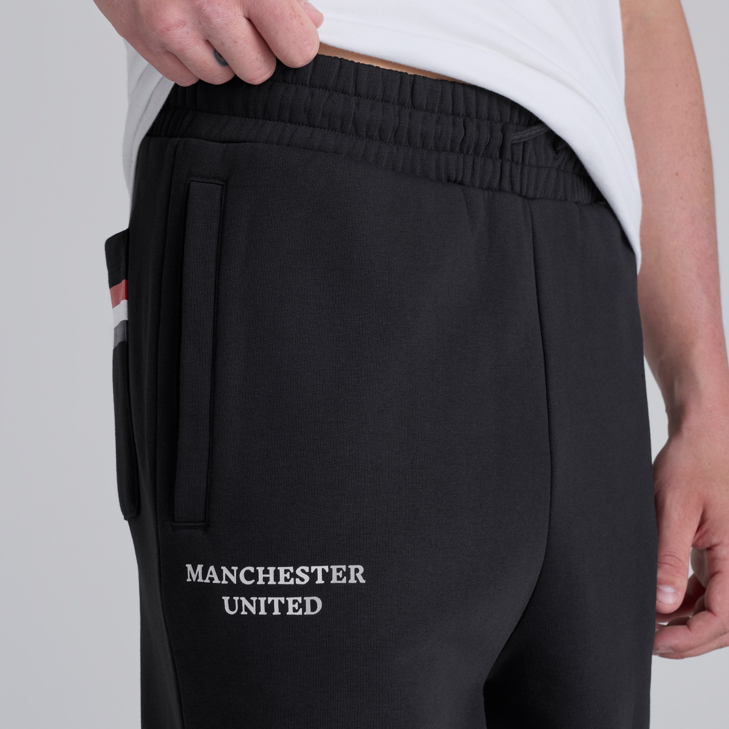 Manchester United Club Colours Joggers Black Black Detail [6-6]