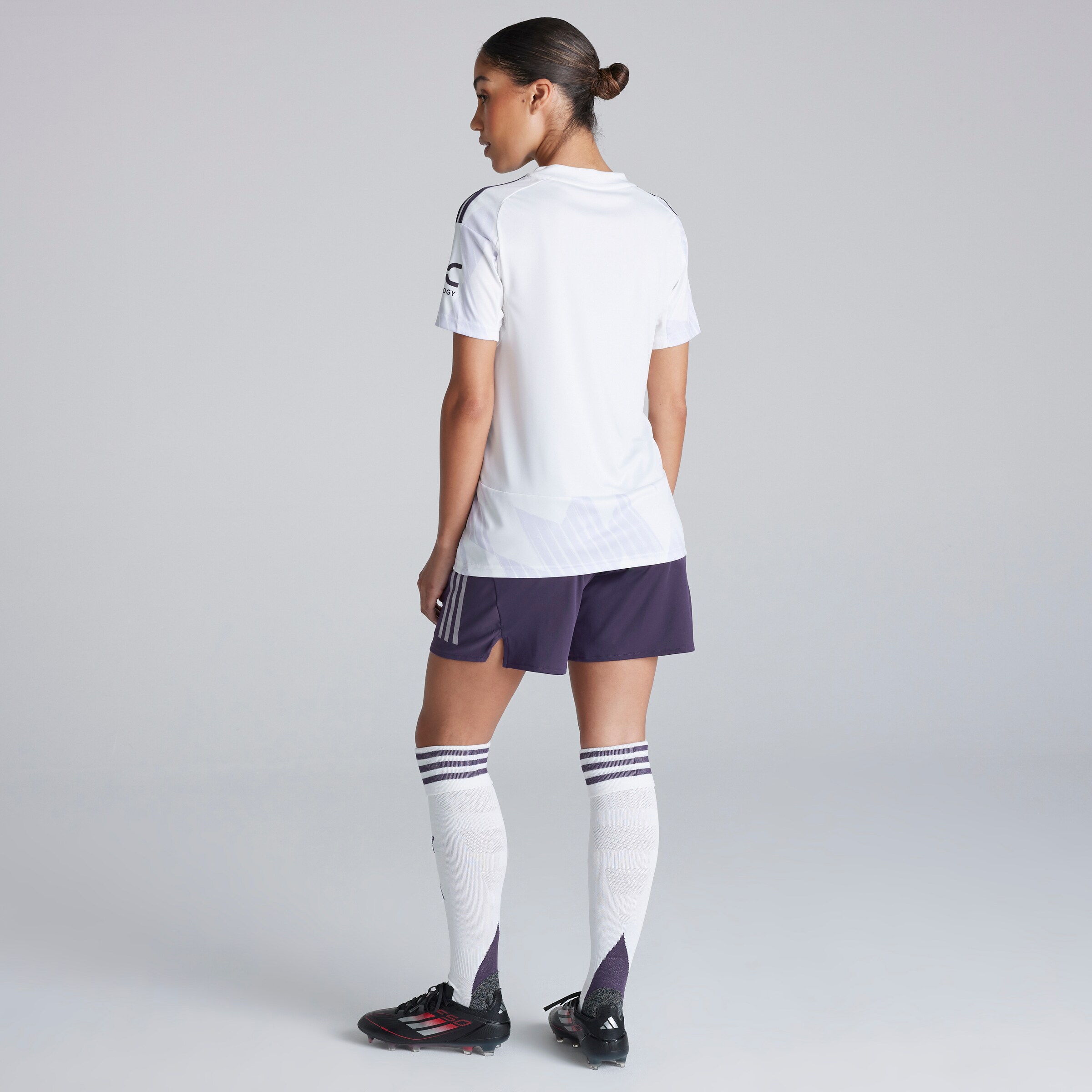 Manchester United 25/26 Womens Away Authentic Short Purple Violet Détail [2-5]