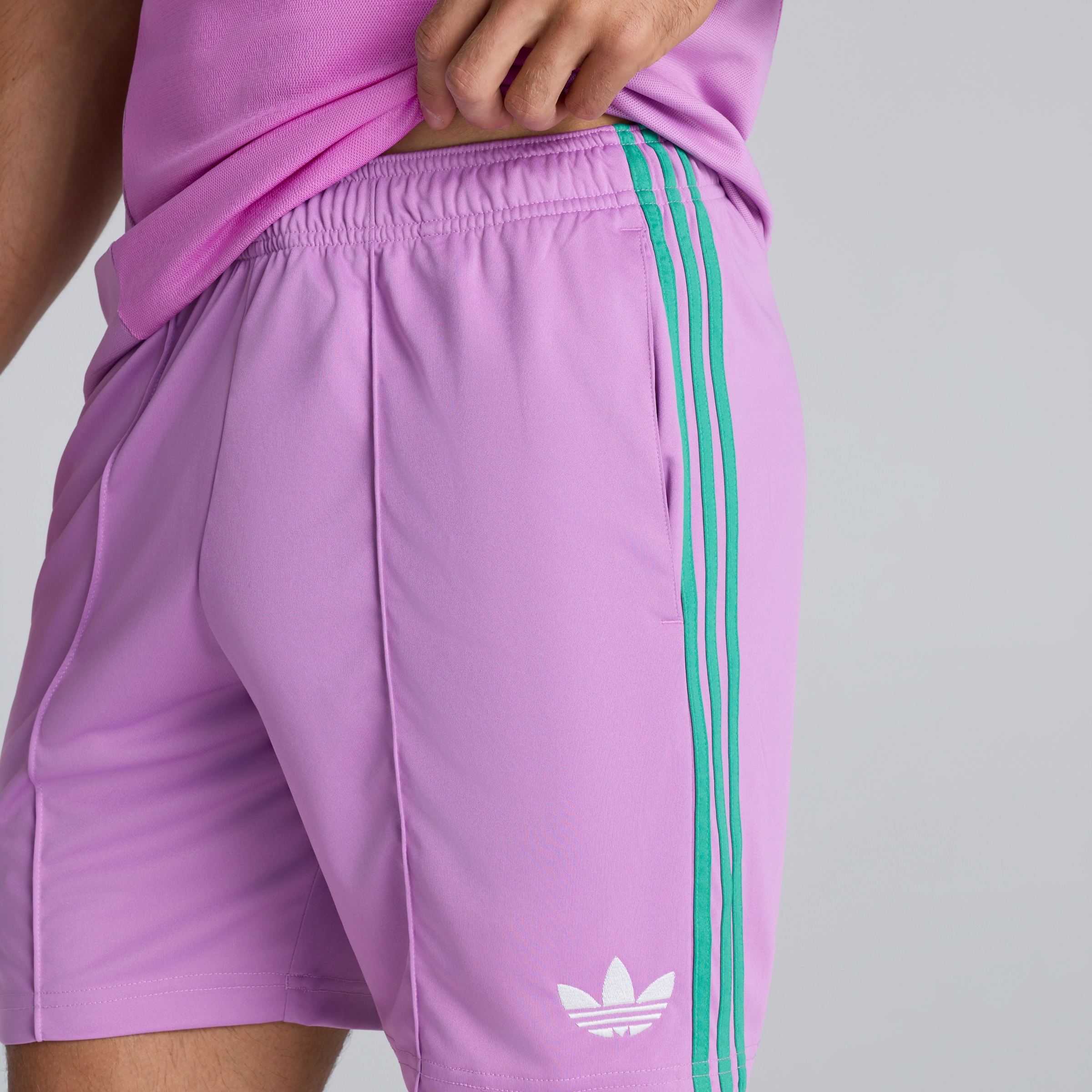 Manchester United 26/27 Away Goalkeeper Shorts Pink Rosa Detail [5-5]