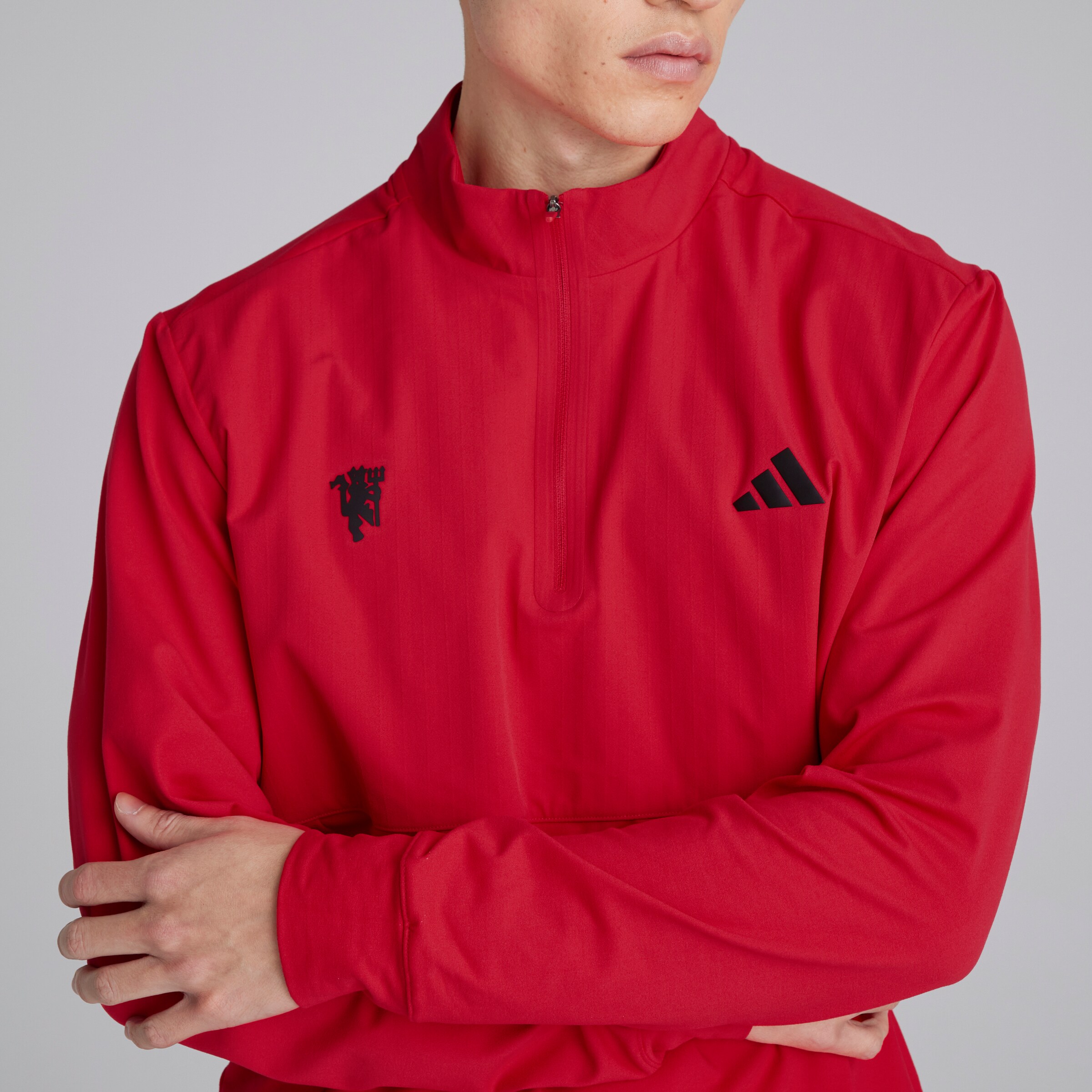 Manchester United x adidas Golf Ultimate365 Tour 1/4 Zip Sweatshirt Red Red Detail [4-4]