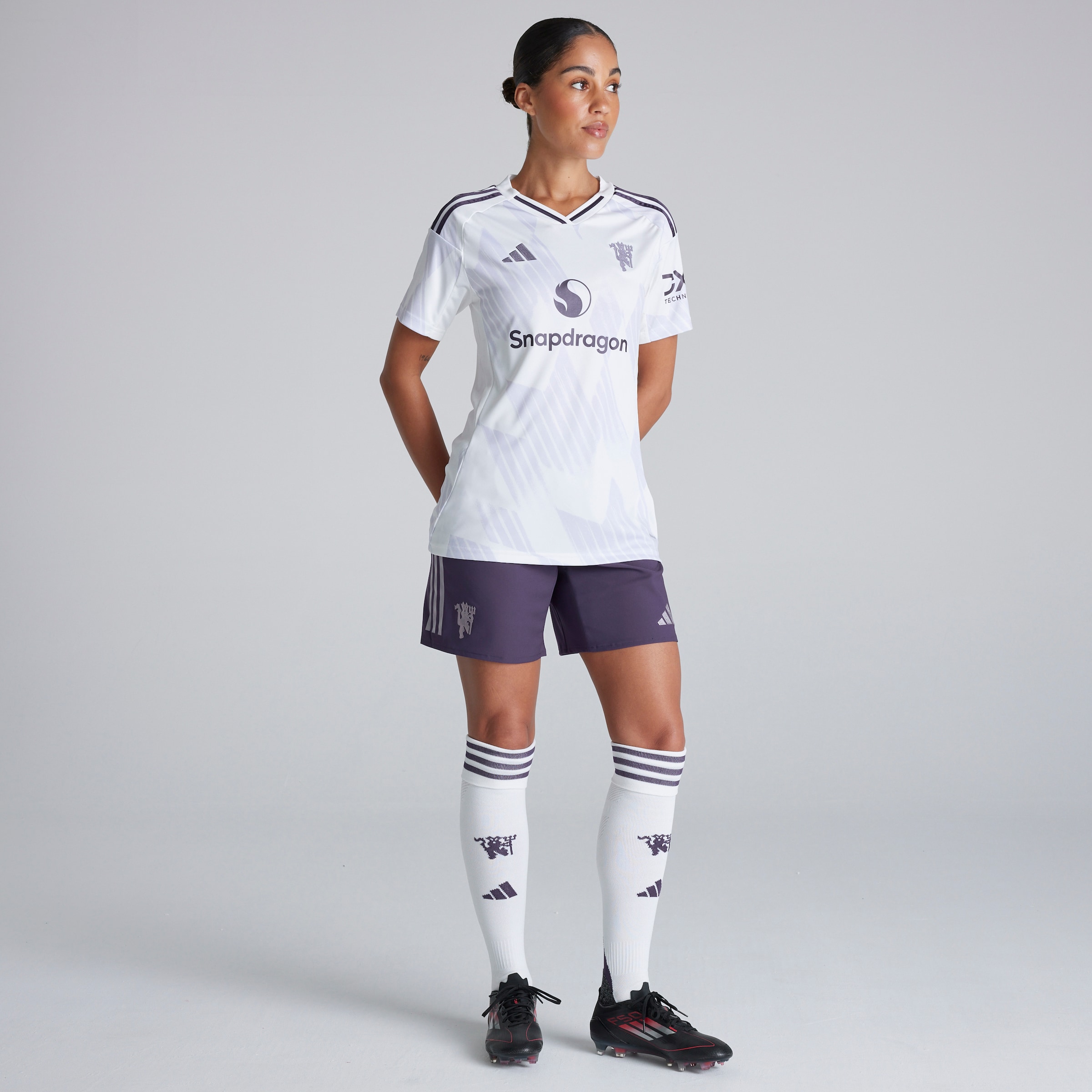 Manchester United 25/26 Womens Away Authentic Short Purple Violet Détail [3-5]