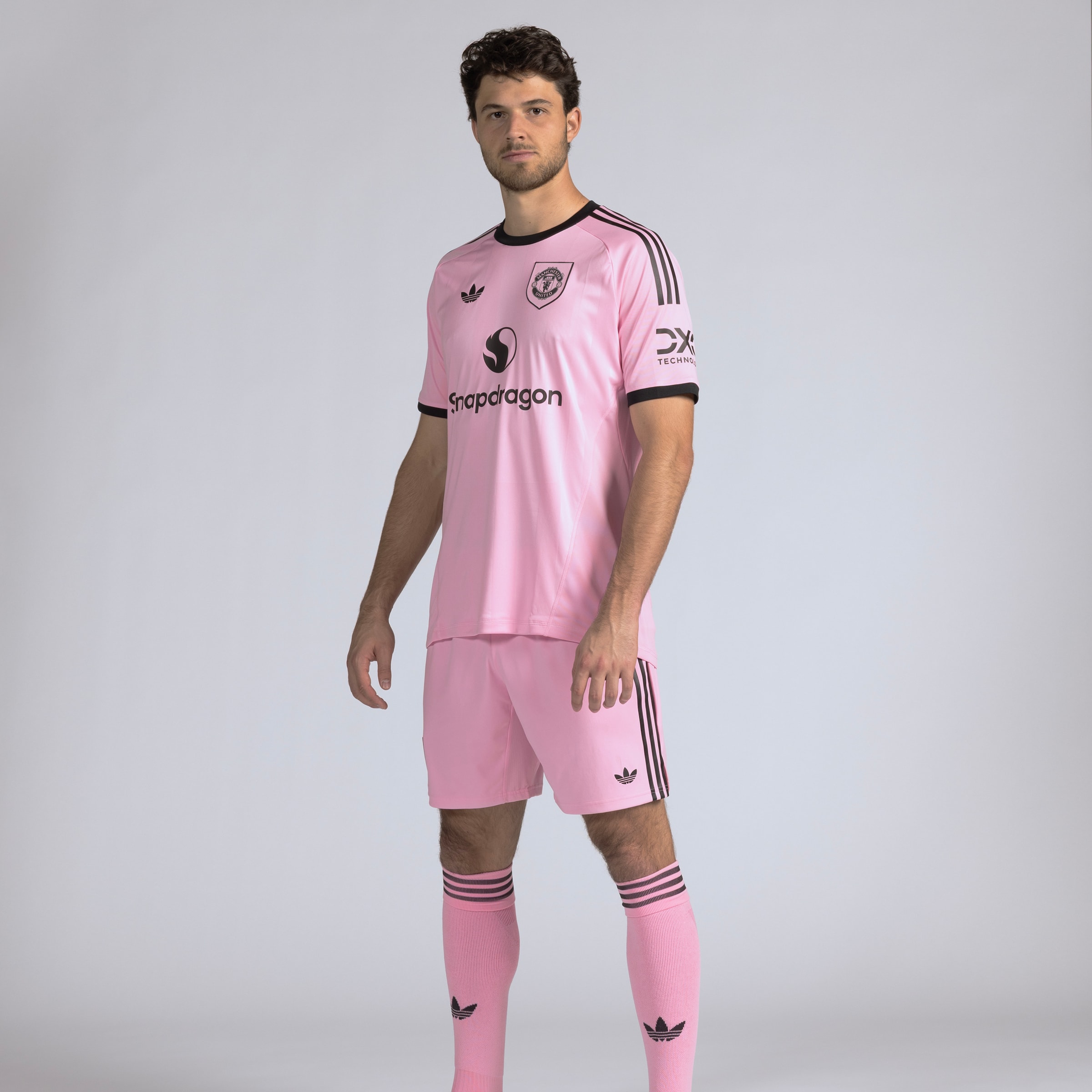 Buy Manchester United 25/26 Third Mens Goalkeeper Jersey Pink