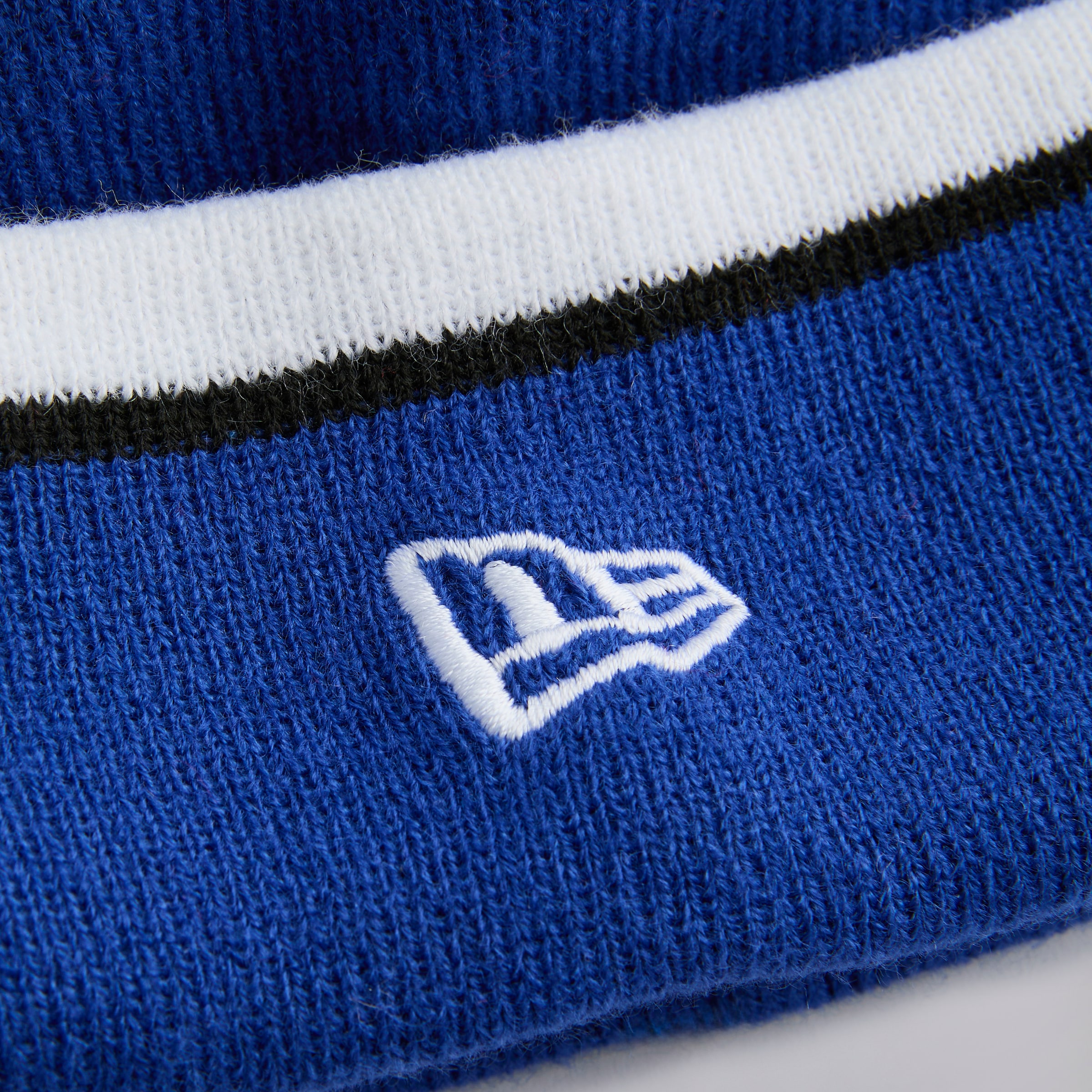 Manchester United x New Era Retro Bobble Beanie Blue Blue Detail [4-4]