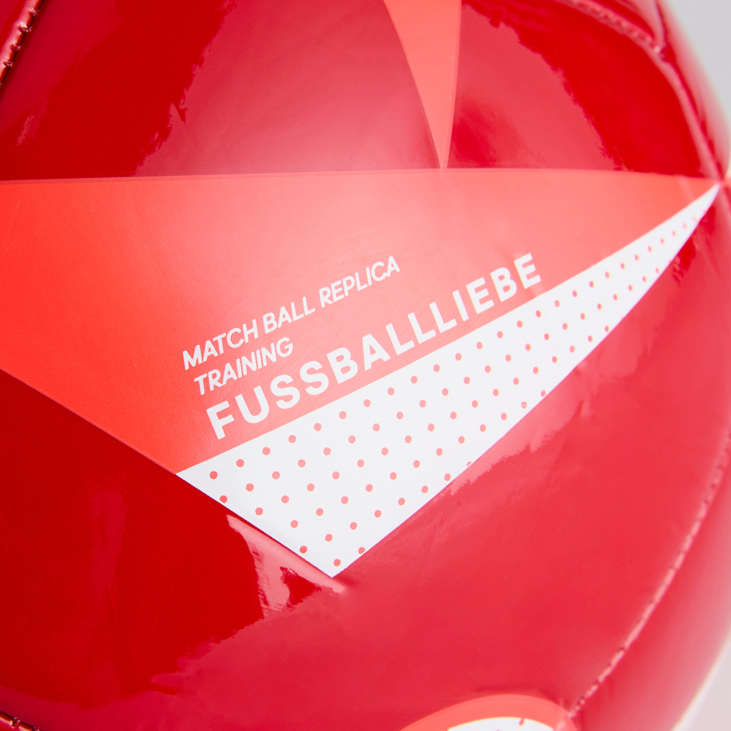 Manchester United x adidas Home Club Ball Red Red Detail [2-3]