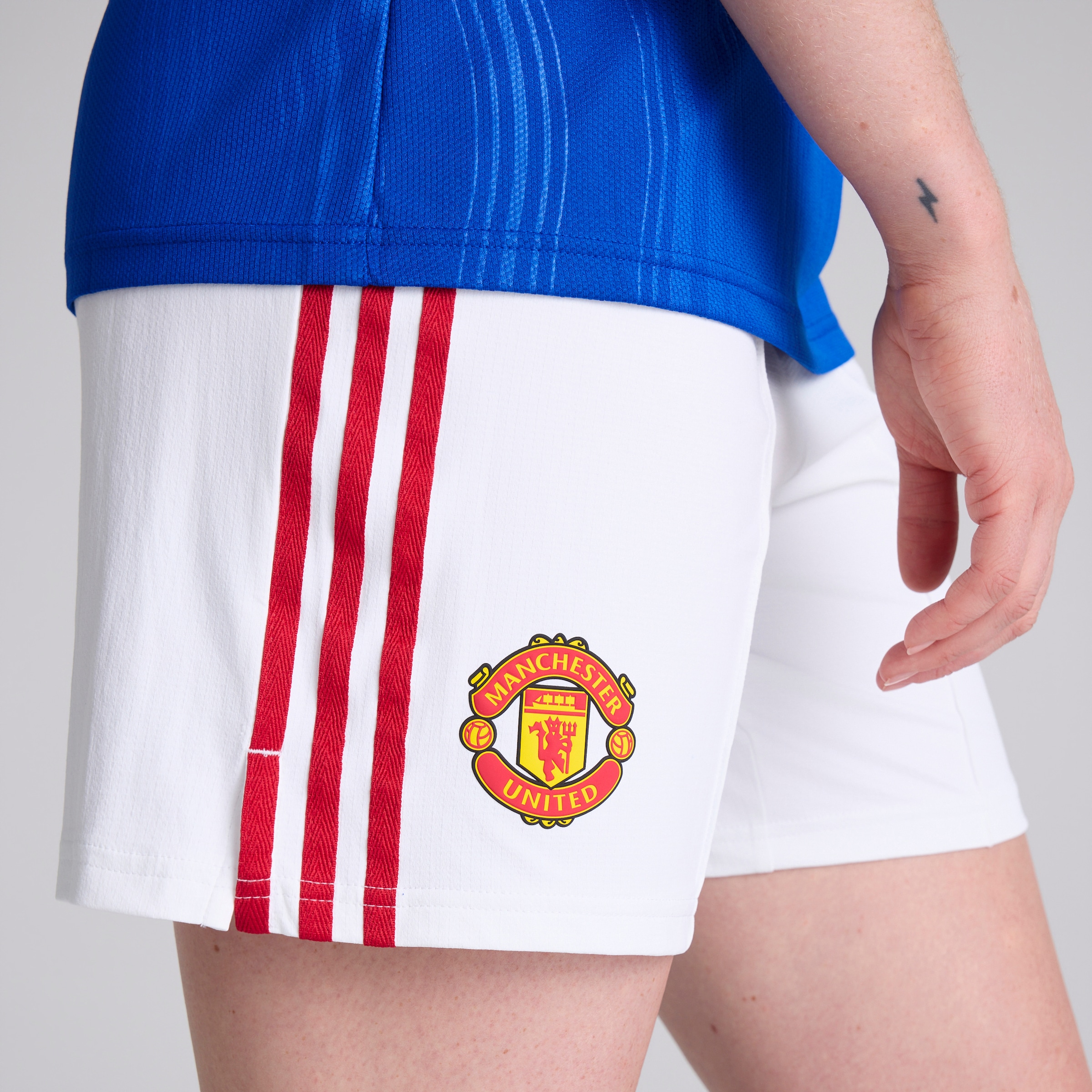 Manchester United Womens 26/27 Away Authentic Shorts White Blanc Détail [2-5]