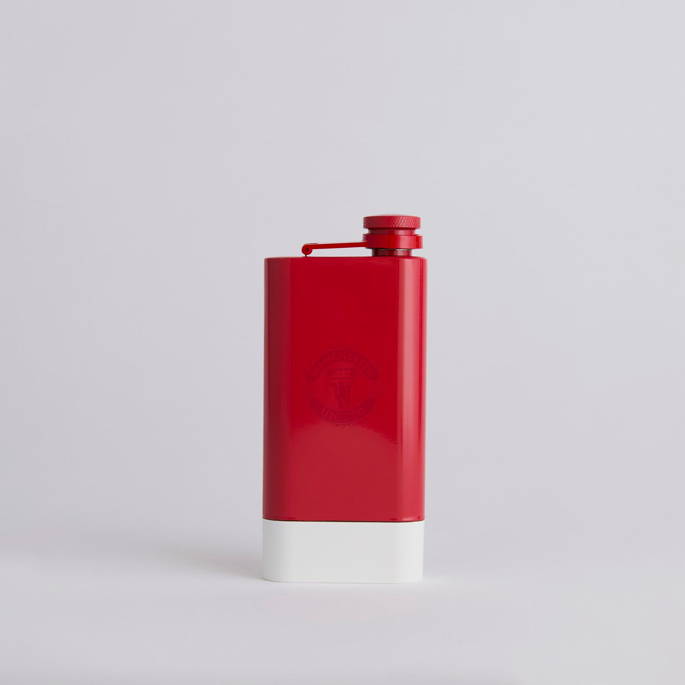 Manchester United x Pantone Hip Flask Red Red Detail [2-4]