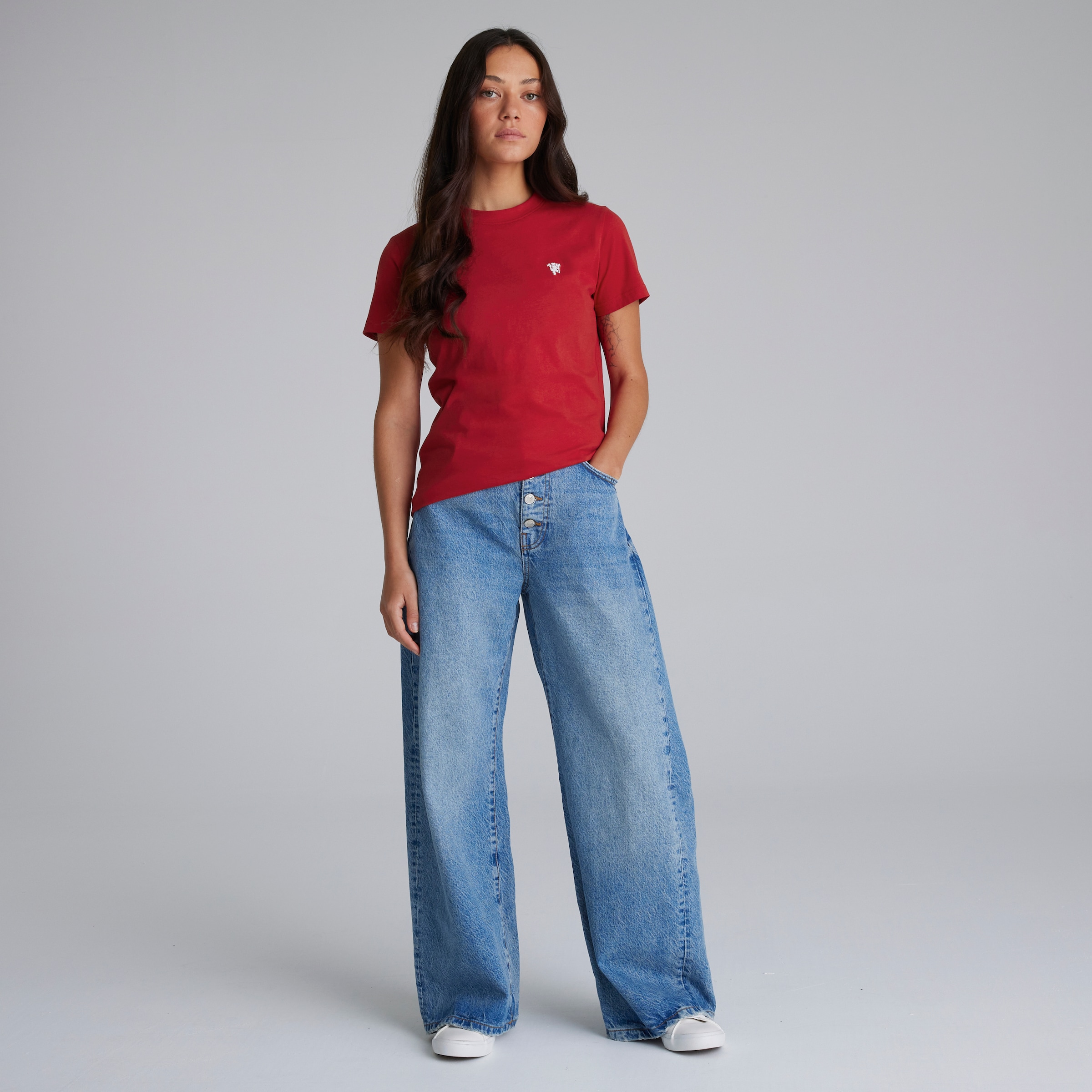 Manchester United Womens Devil Essentials T-Shirt Red Red Detail [3-4]