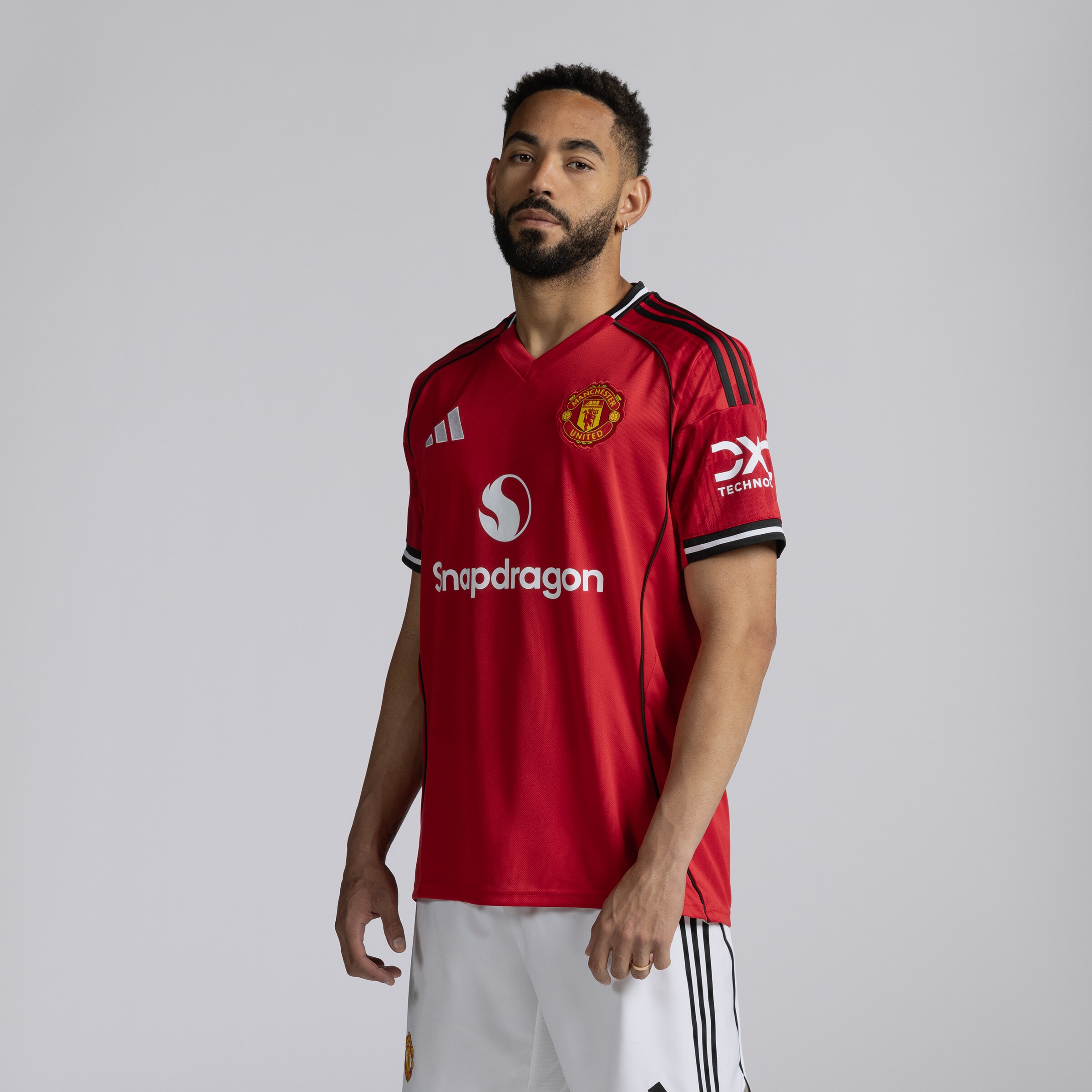 Manchester United 25/26 Home Jersey with Cunha 10 Club Printing Rouge Détail [2-5]
