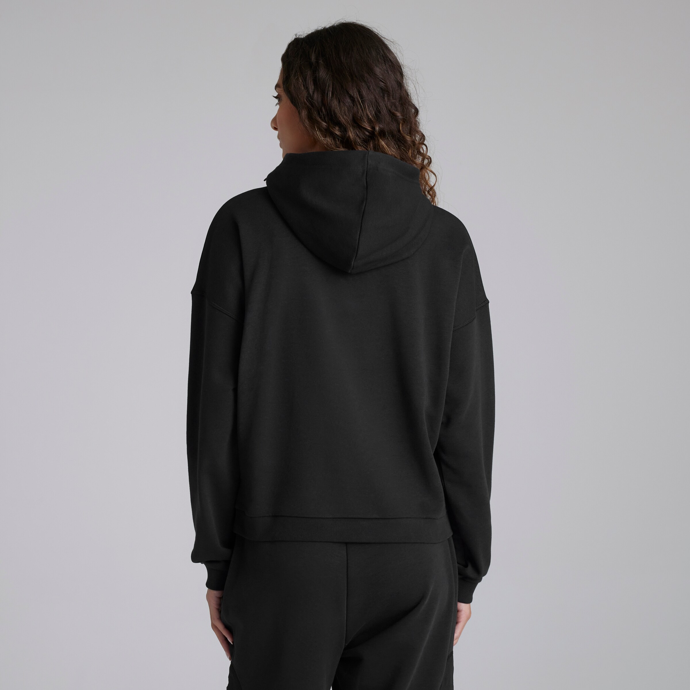 Manchester United x adidas Womens City Escape Hoodie Black Black Detail [2-5]