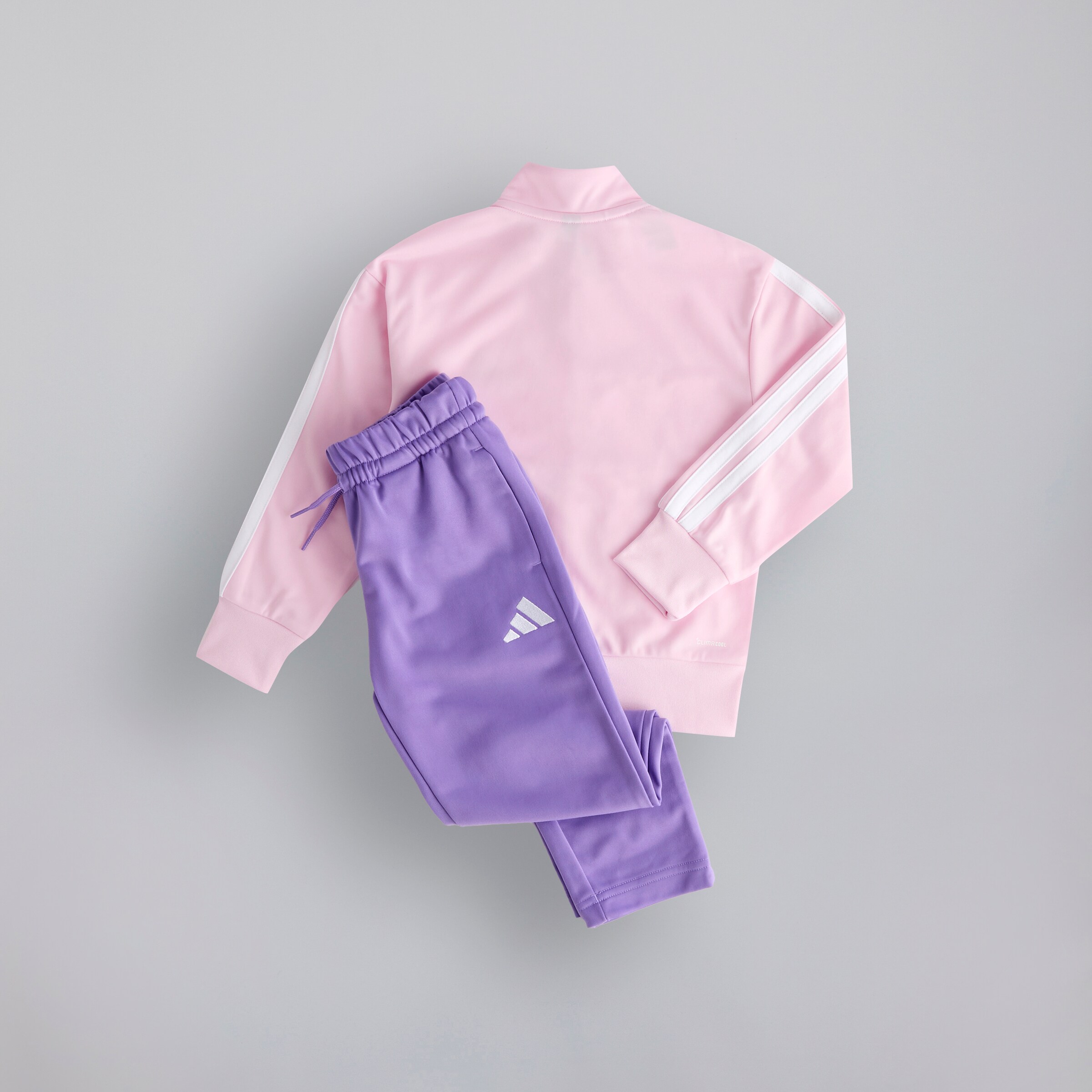 Manchester United x adidas Little Kids Essentials 3-Stripes CLIMACOOL Tracksuit Pink/Purple Rose Détail [2-4]