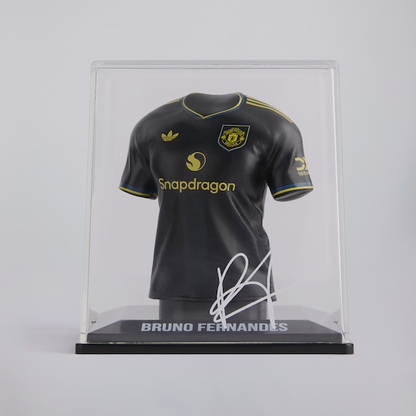 Manchester United Fernandes Third Jersey 25/26 Collectible - Black Schwarz