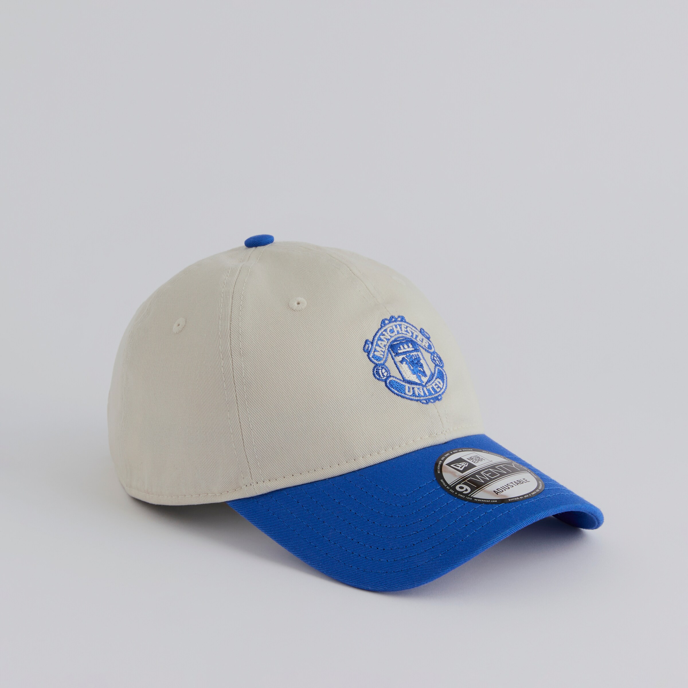 Manchester United x New Era Contrast Visor 9Twenty Cap Cream Beige Detail [2-5]