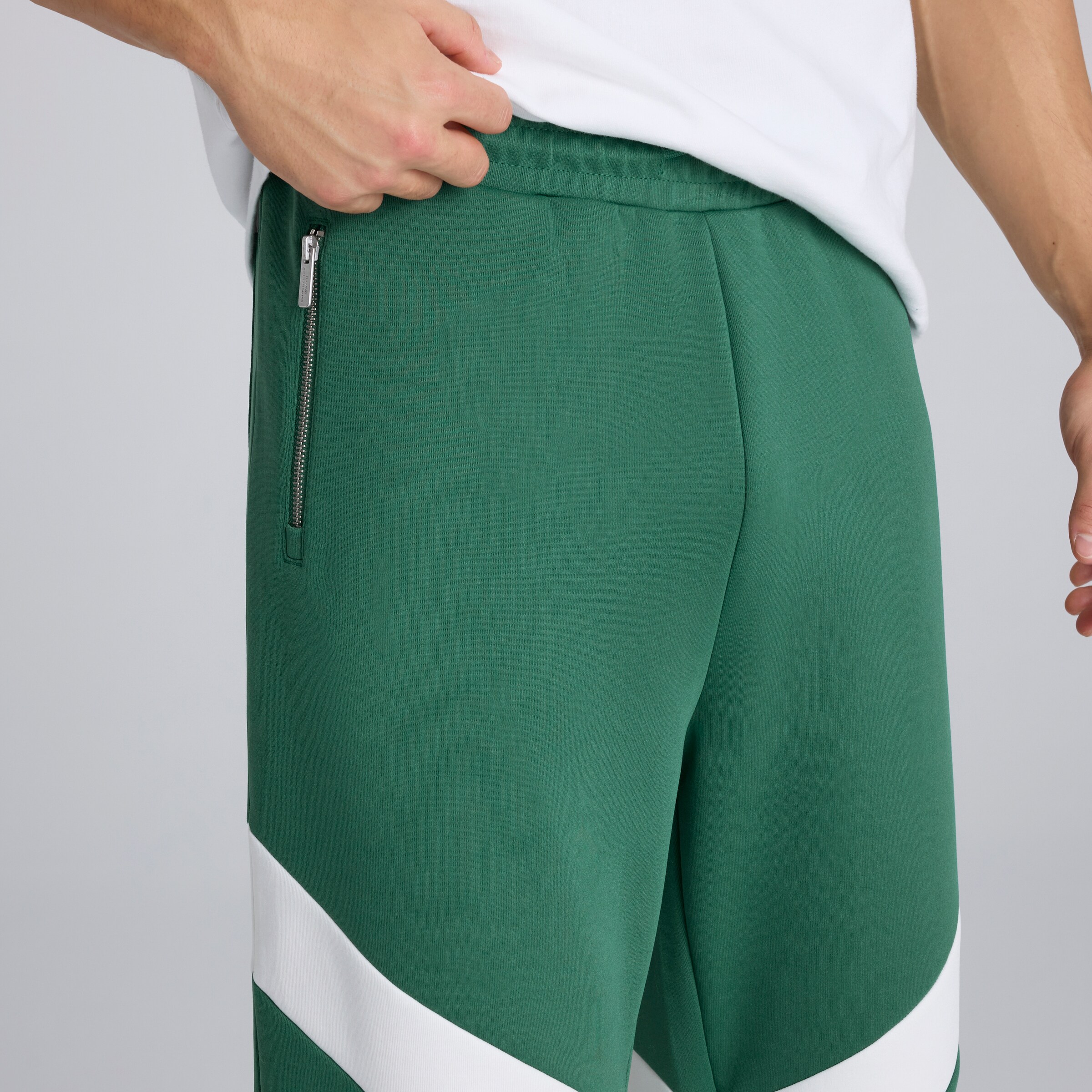 Manchester United Archive Track Joggers Green Green Detail [5-5]