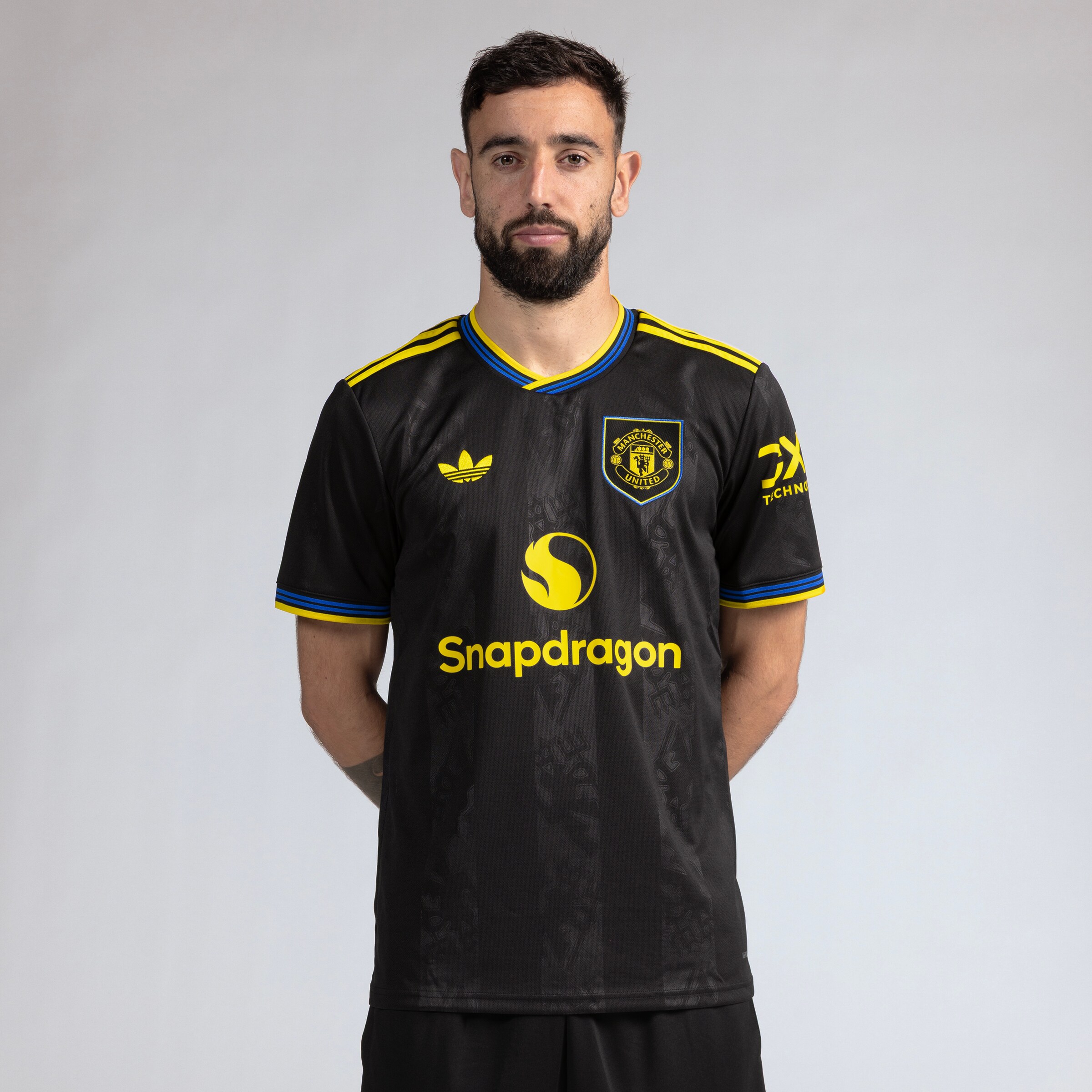 Manchester United 25/26 Third Jersey with Fernandes 8 EPL Printing & Badge Black Detail [2-5]