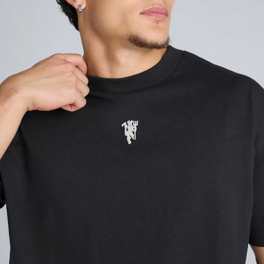 Manchester United Hated Adored Never Ignored T-Shirt Black