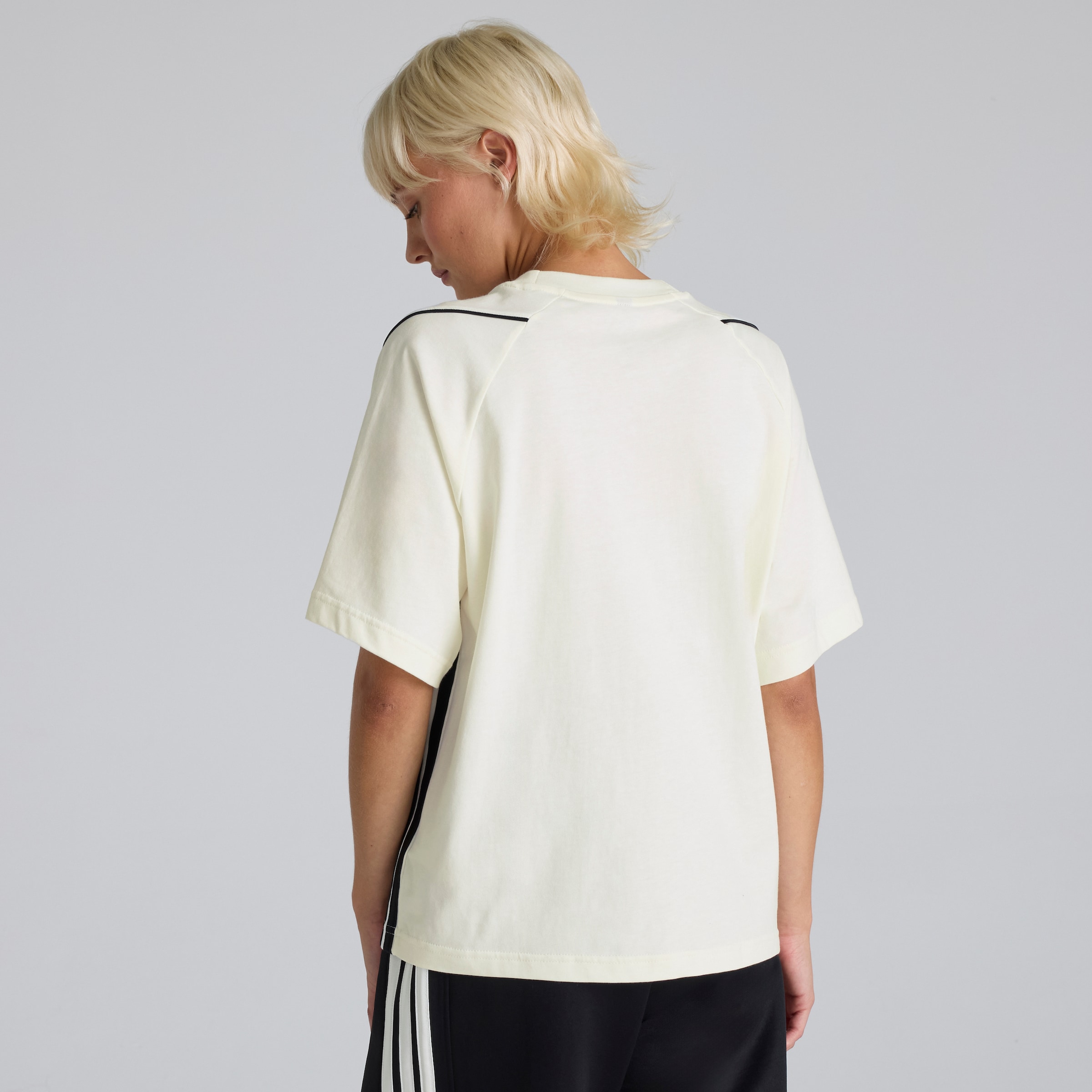 Manchester United x adidas Womens Stadium T-Shirt Cream Beige Détail [2-5]