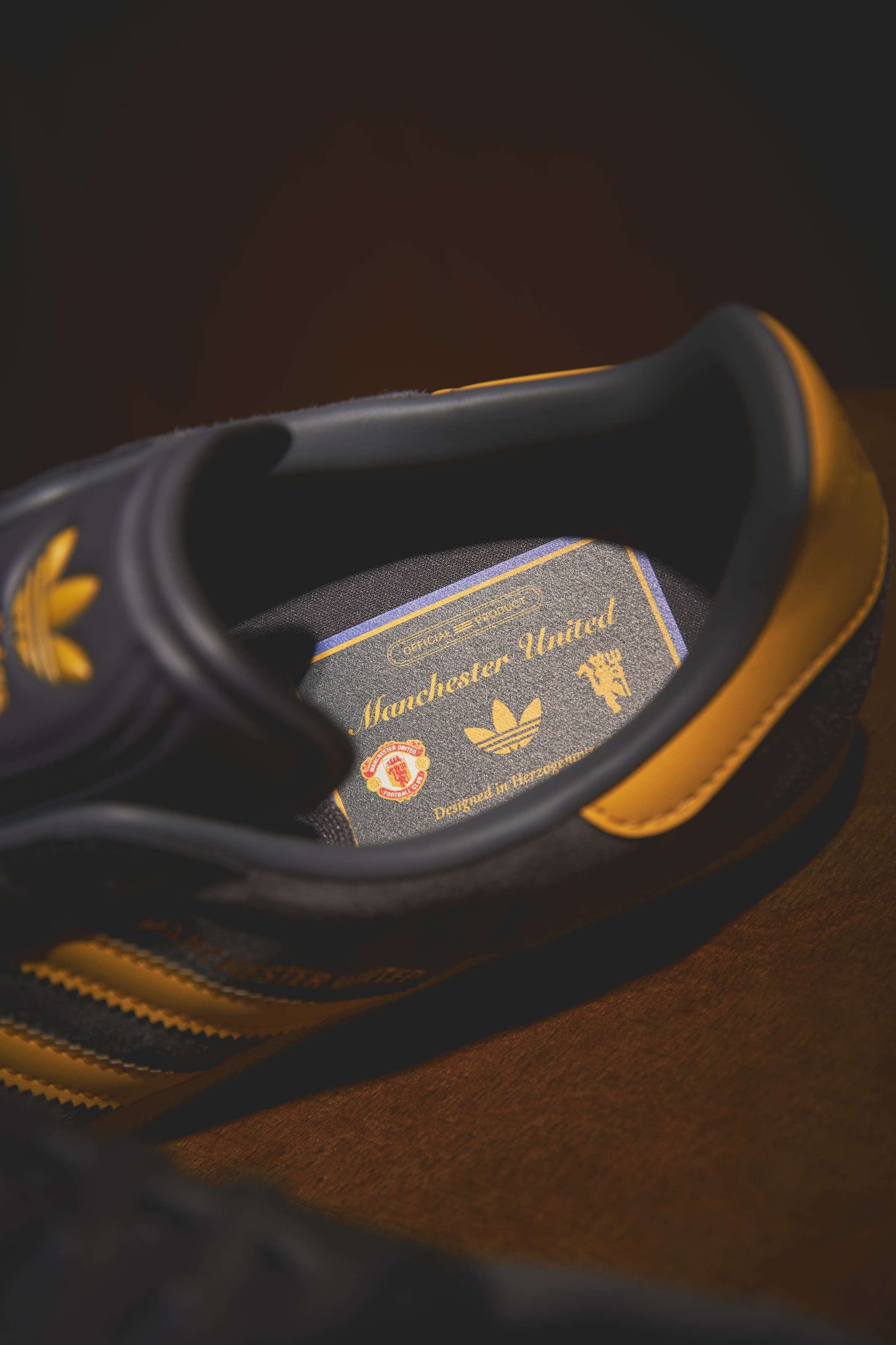 Manchester United x Adidas Gazelle Black Black Detail [5-6]