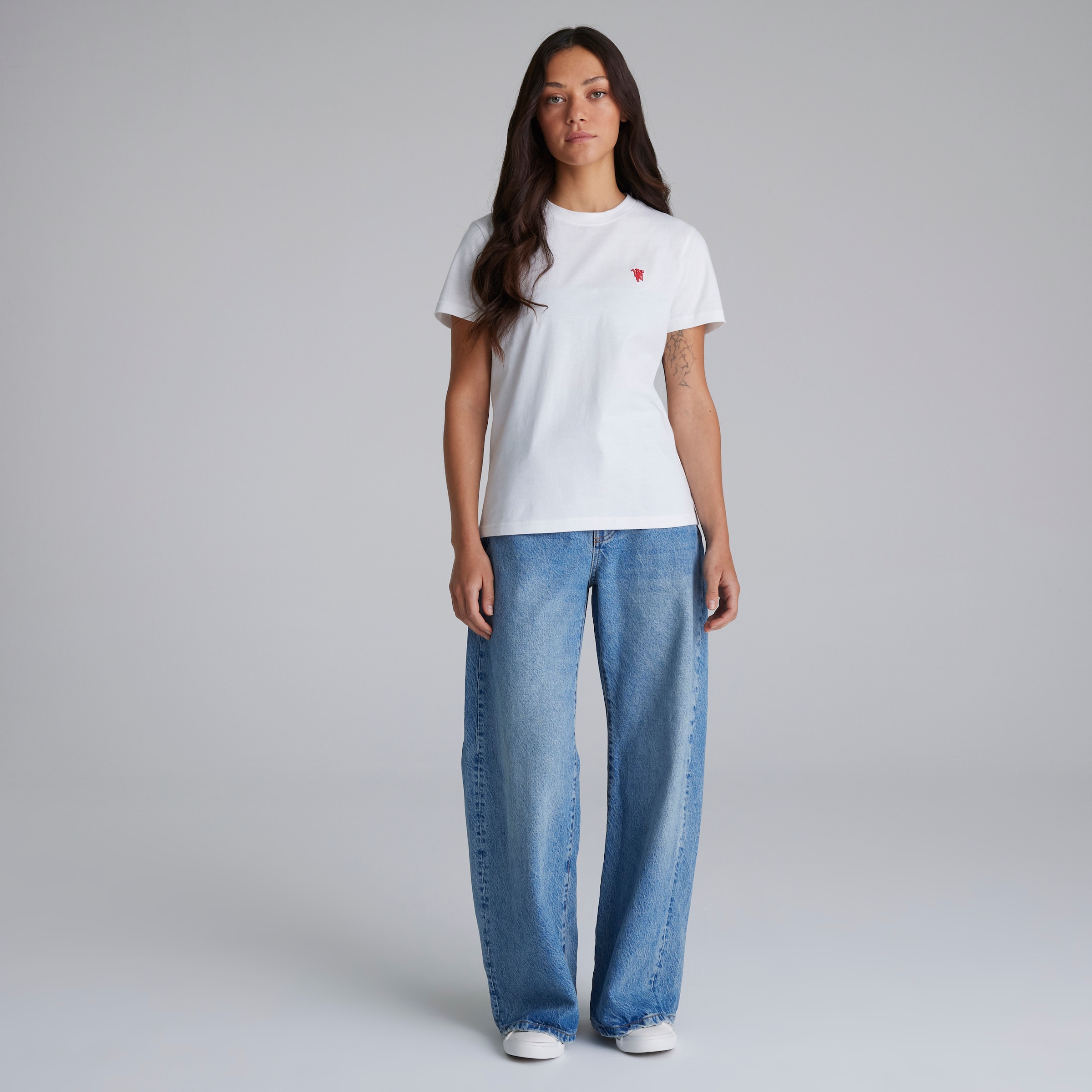 Manchester United Womens Devil Essentials T-Shirt White White Detail [3-4]