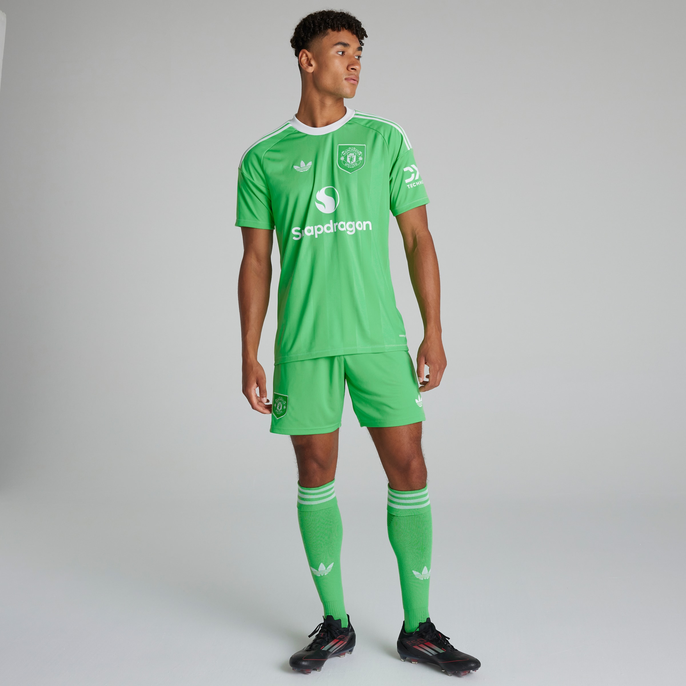 Manchester United 25/26 Mens Goalkeeper Shorts Green Green Detail [3-6]