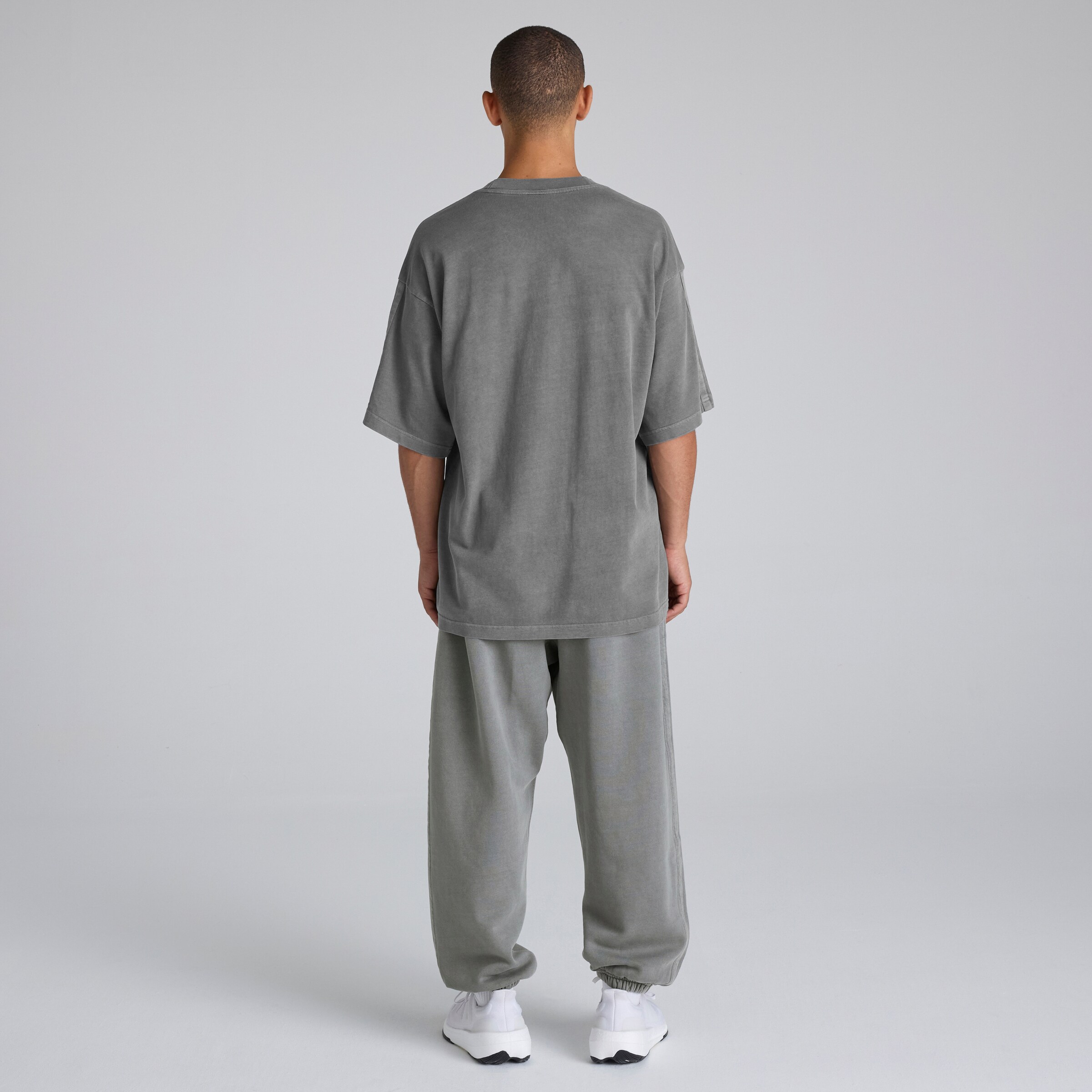 Manchester United x adidas ALL SZN Loose Joggers Washed Grey Gris Détail [2-6]