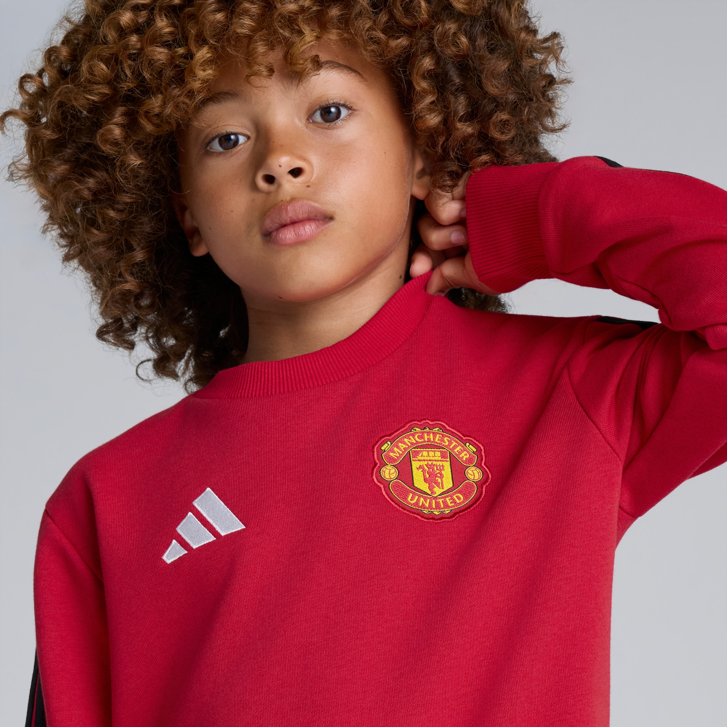 Manchester United x adidas Kids DNA Sweatshirt Red Rouge Détail [4-5]