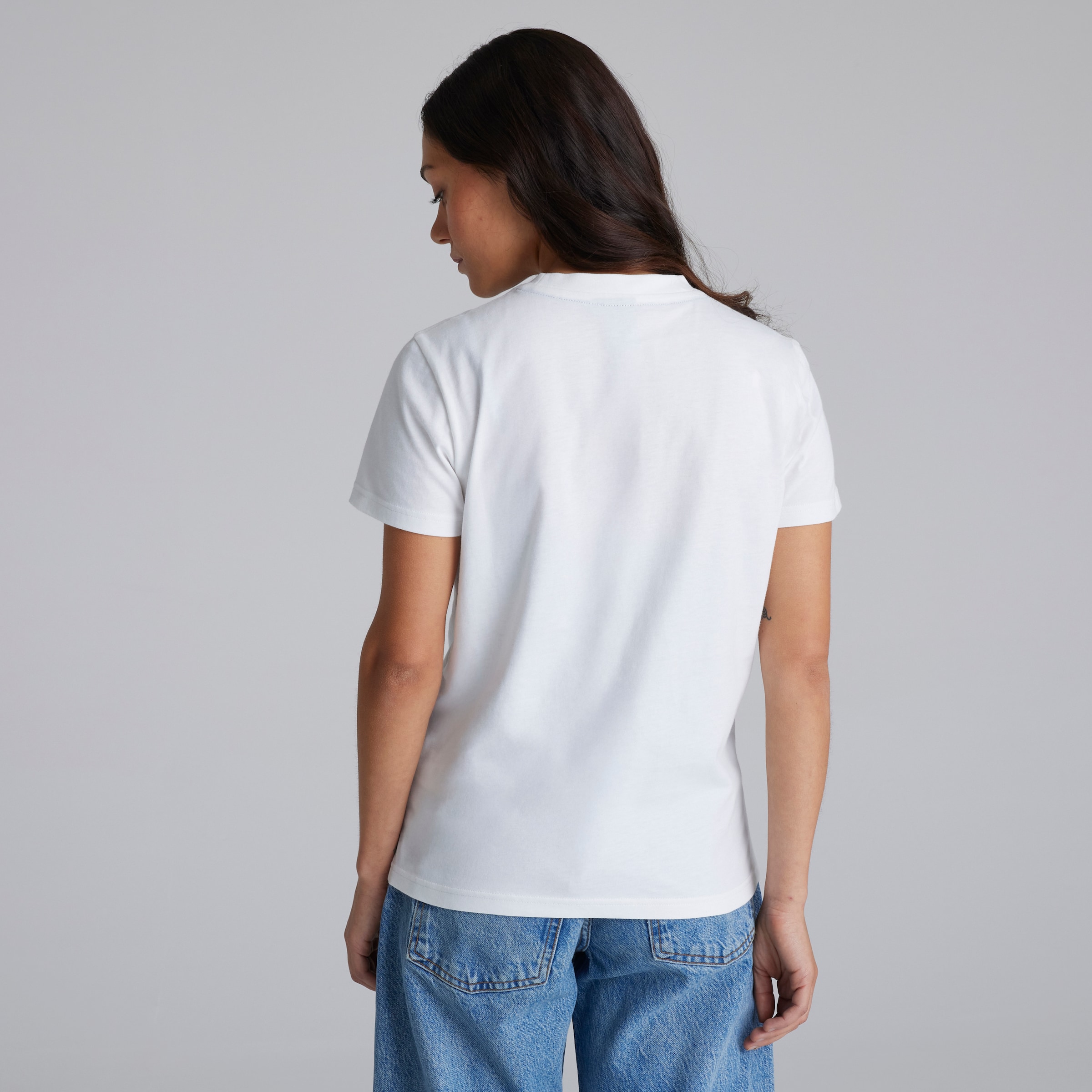 Manchester United Womens Devil Essentials T-Shirt White White Detail [2-4]