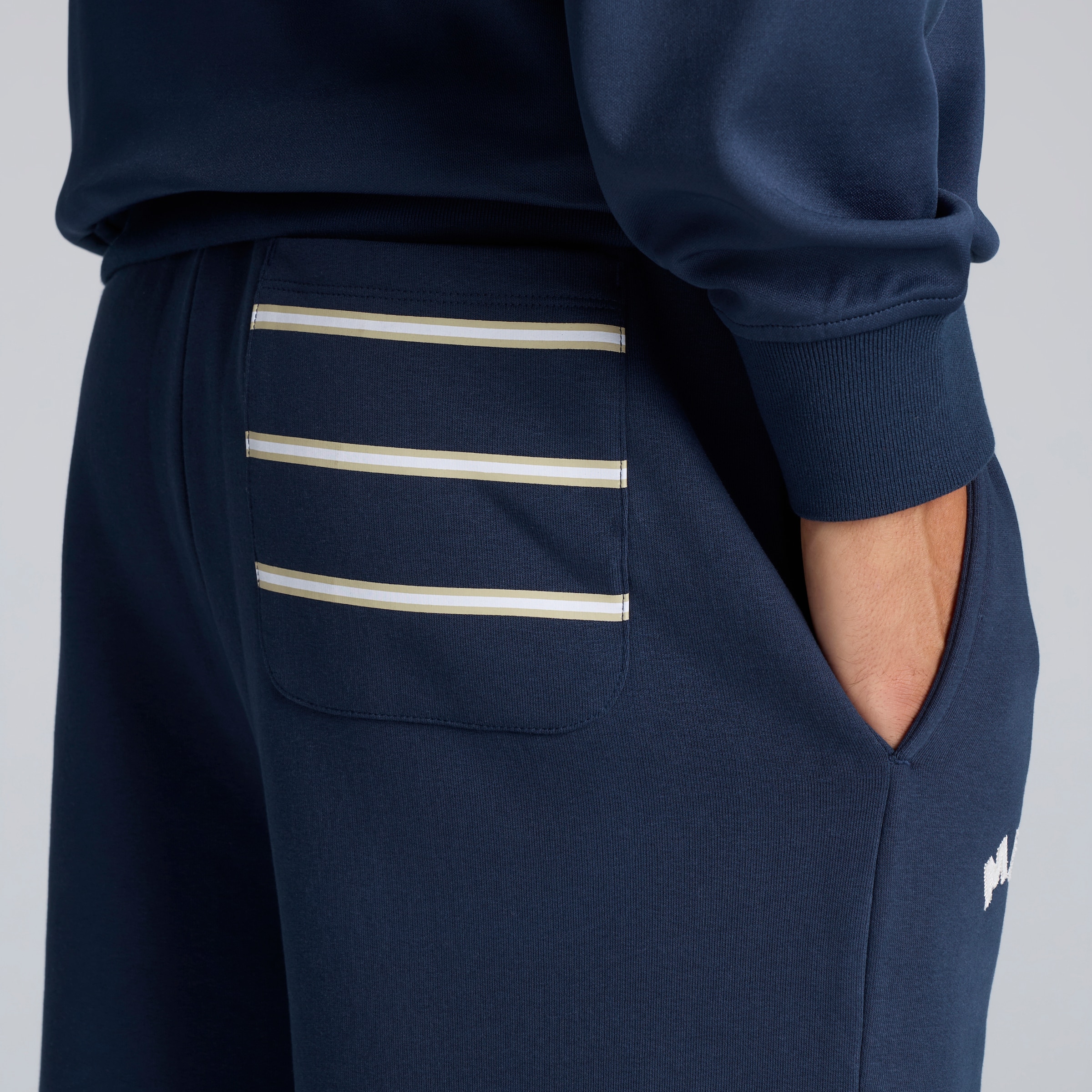 Manchester United Heritage Bar Stripe Tracksuit Bottoms Navy Beige Detail [5-5]