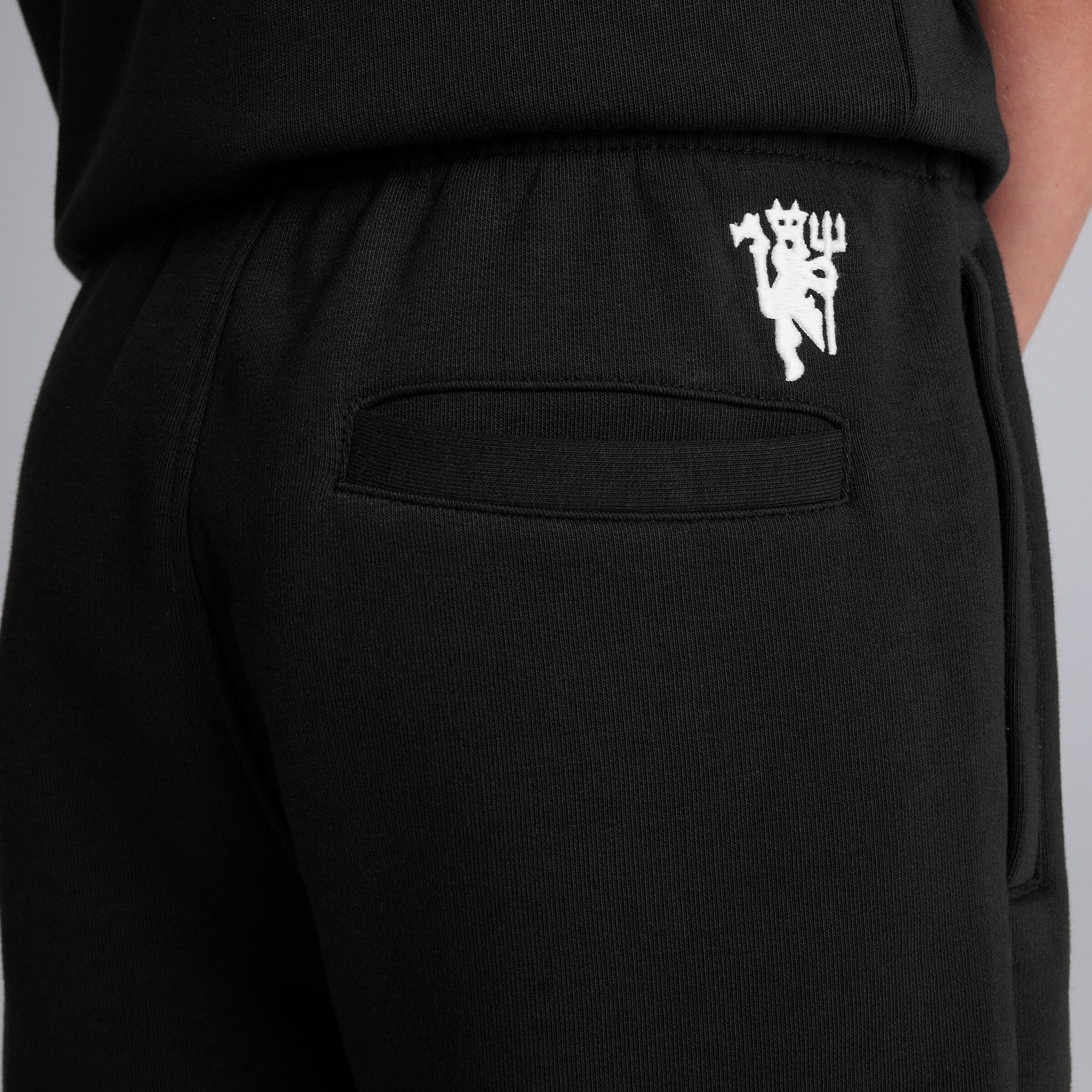Manchester United Kids MUFC Joggers Black Black Detail [4-5]