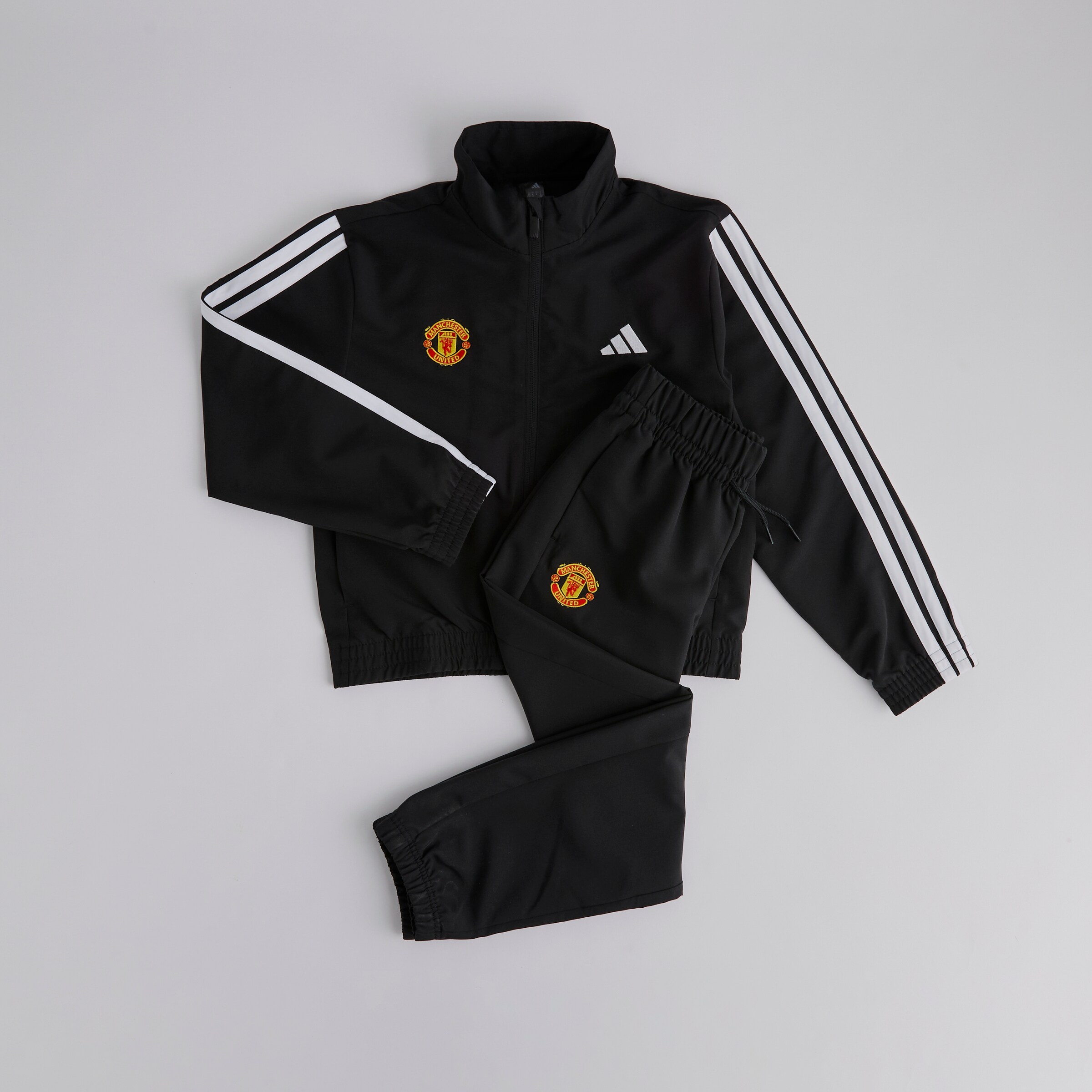 Manchester United x adidas Kids Essentials CLIMACOOL Tracksuit Black Noir Détail [5-5]