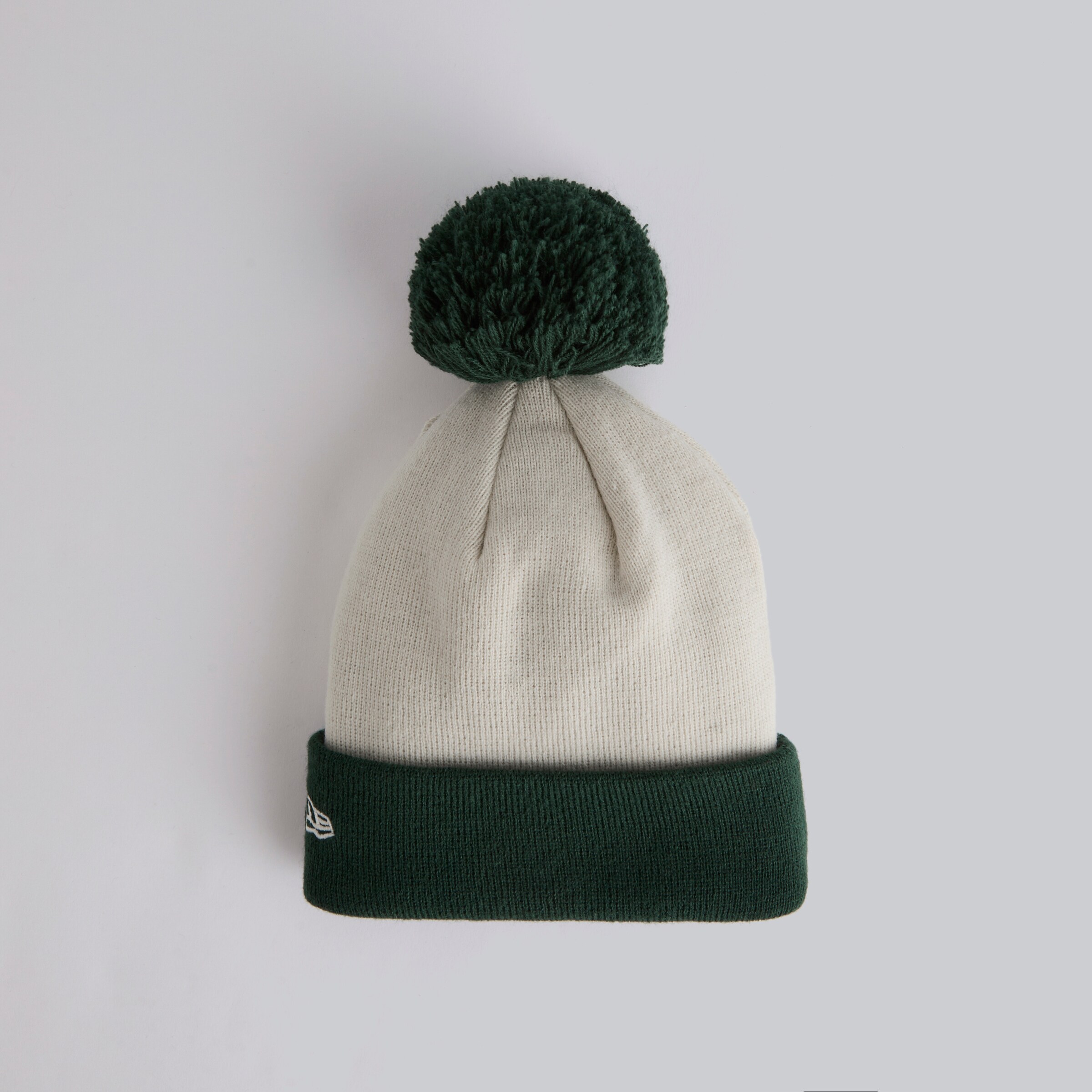 Manchester United x New Era Contrast Devil Women's Beanie Ivory Beige Detail [2-3]