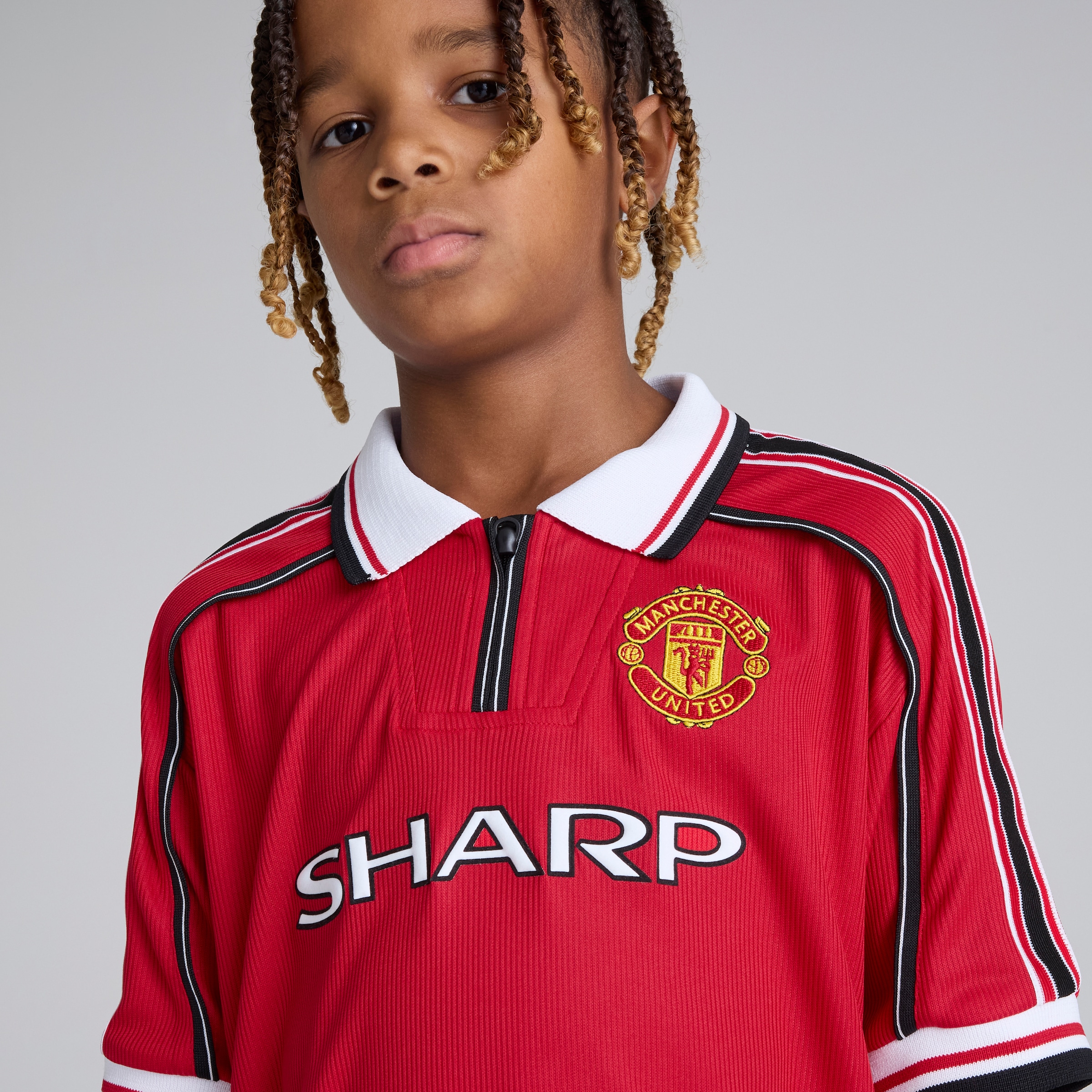 Manchester United Kids 1998-00 Home Shirt Red Red Detail [4-5]